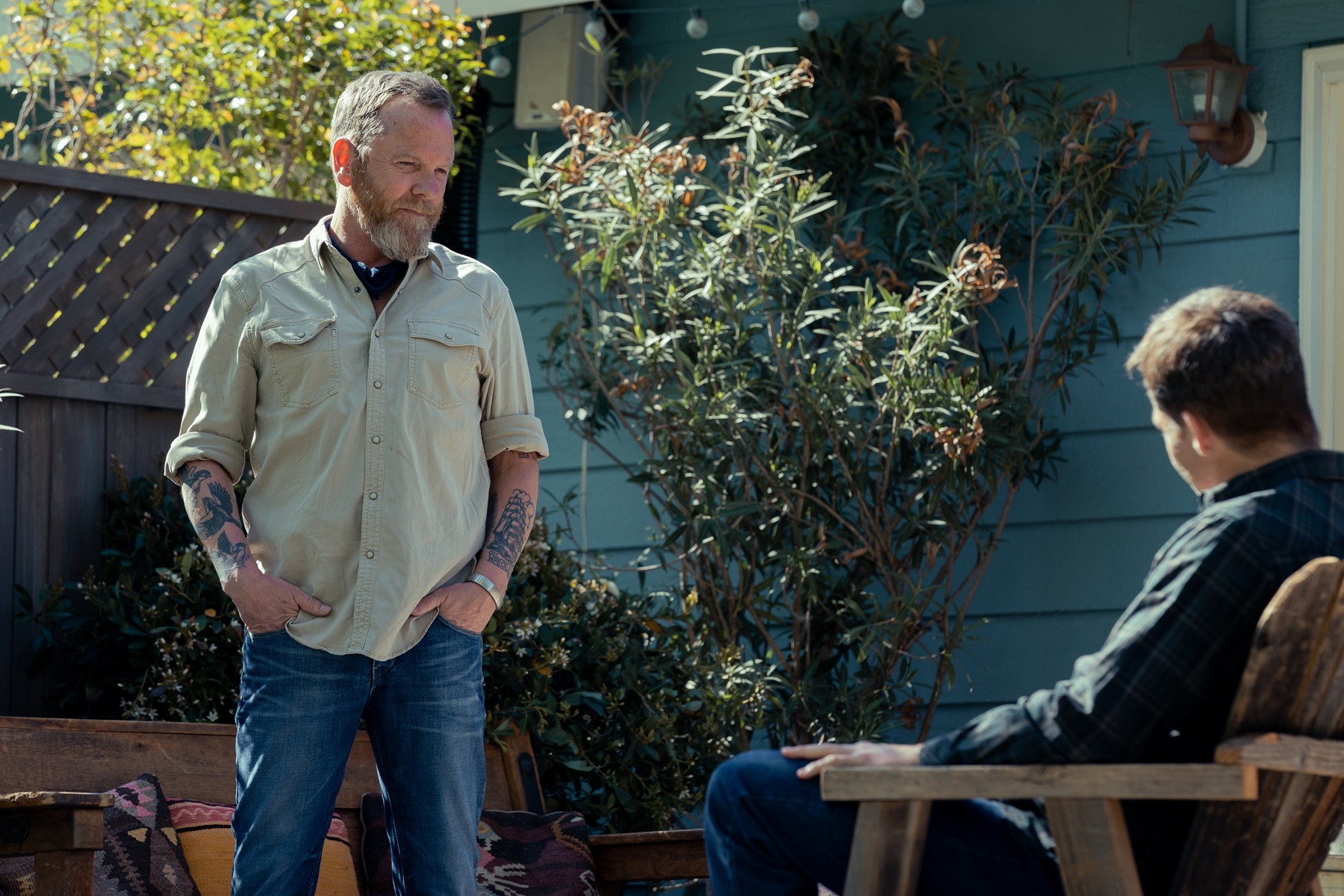 キーファー・サザーランド、鬼気迫る演技を披露!『ザ・コントラクター』緊迫の本編シーン映像公開