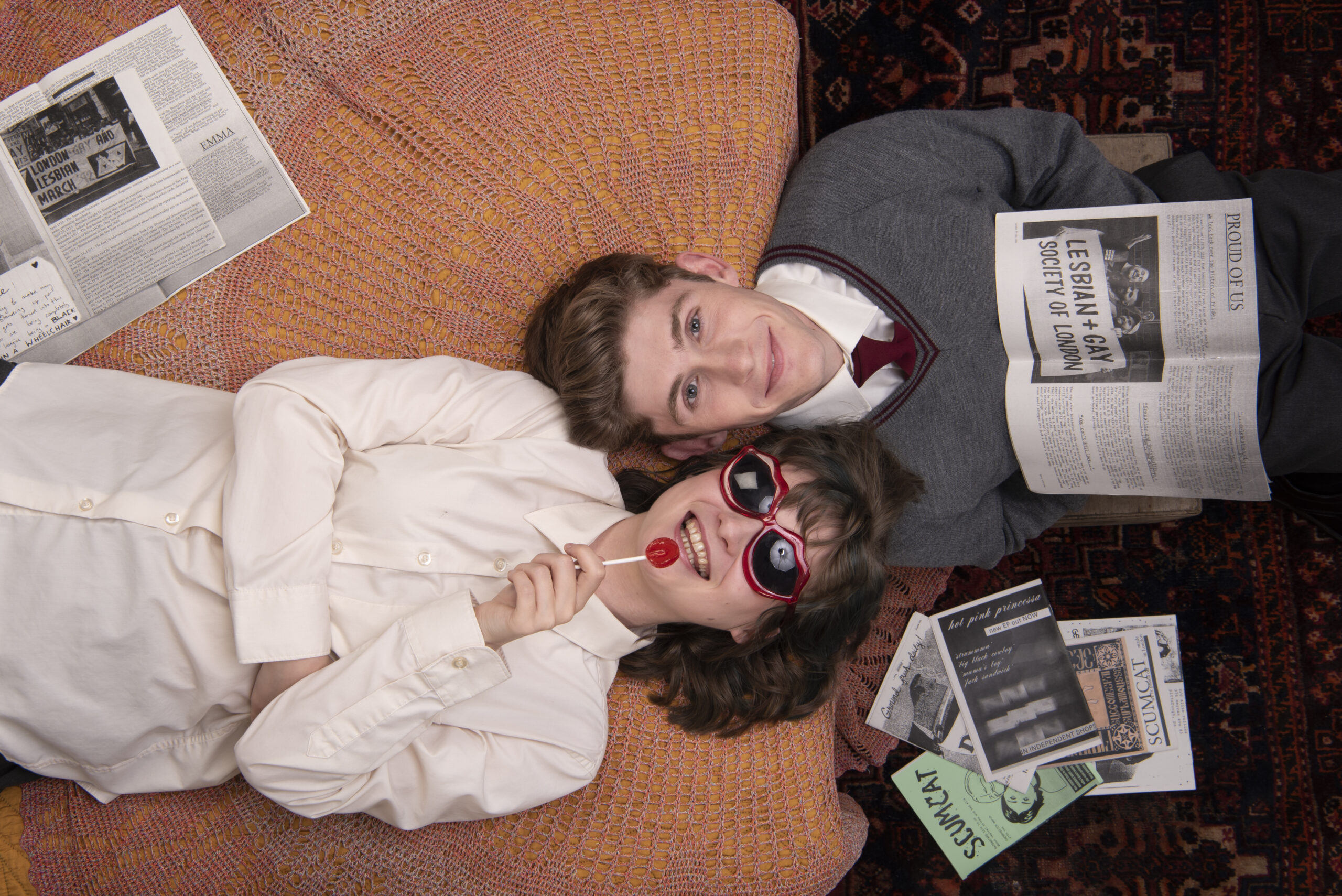 「お互いの絆が役に活きると思った」『恋人はアンバー』で“ニセの恋人”を演じたフィン・オシェイ＆ローラ・ペティクルーのインタビュー映像解禁