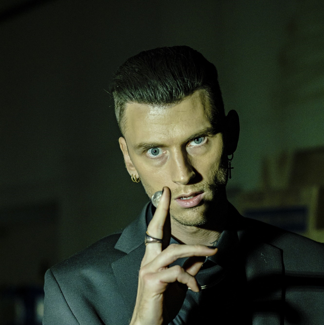 全米1位の人気ラッパー、躍進中の俳優、映画監督…いくつもの顔を持つ“コルソン・ベイカー”とは？