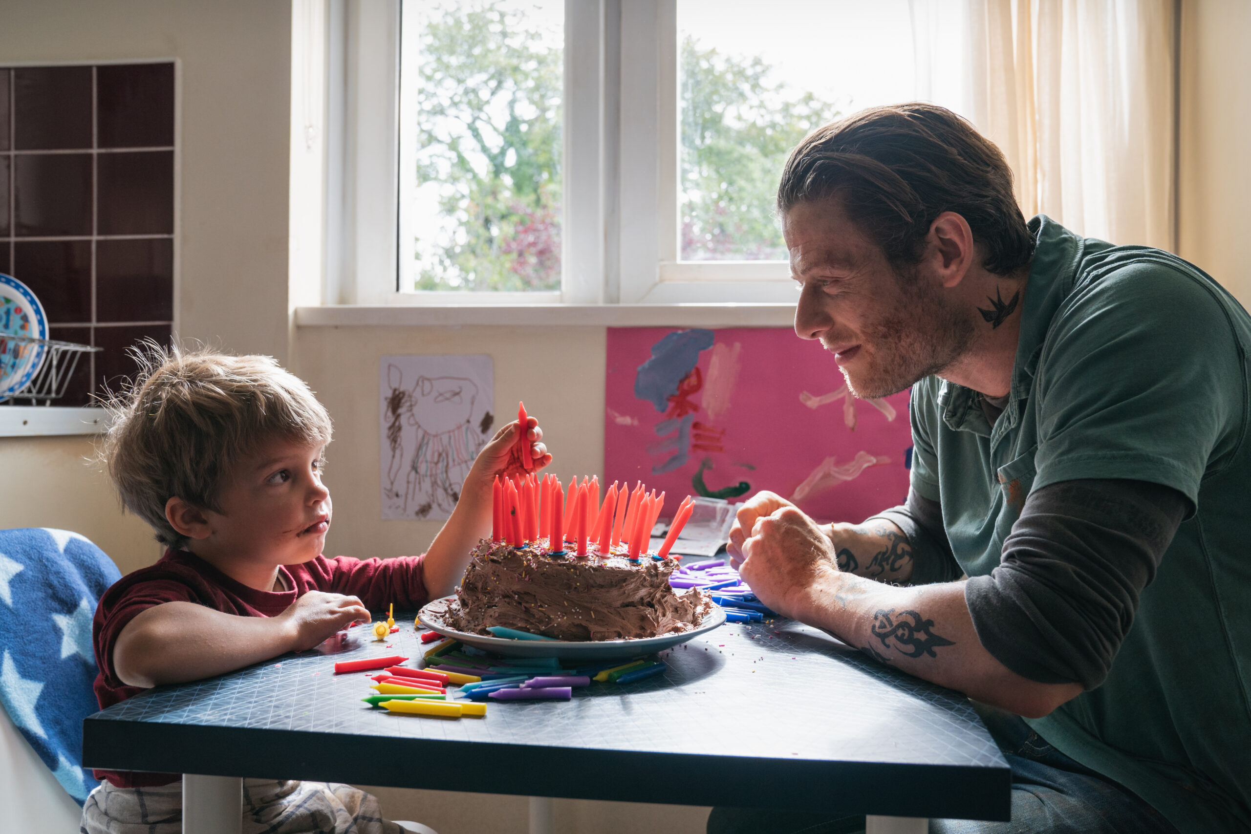 それは、父が贈る最後の愛——『おみおくりの作法』の監督が贈る感動作『いつかの君にもわかること』予告編&ポスタービジュアル解禁