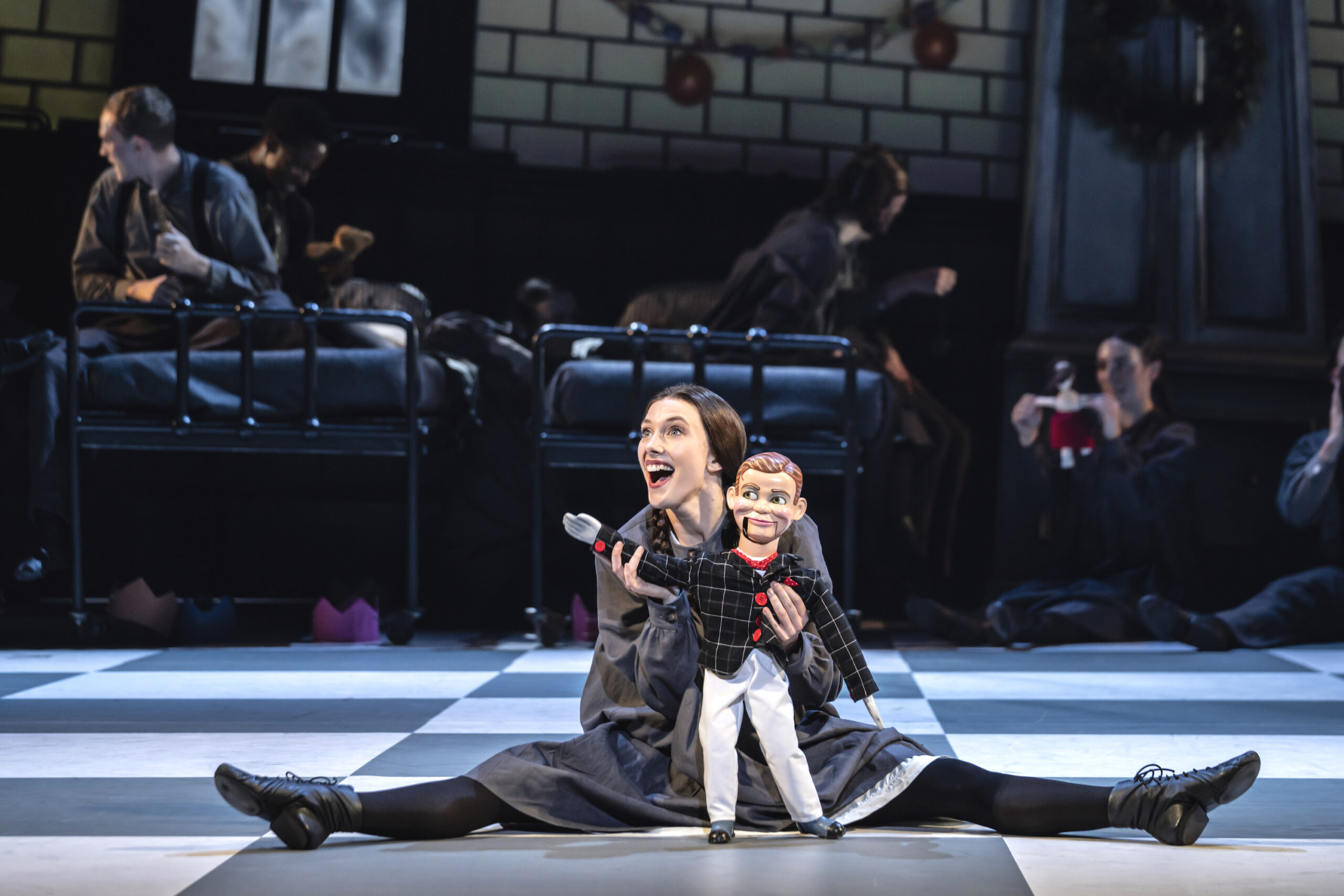 英国バレエ界の鬼才マシュー・ボーン演出の舞台『くるみ割り人形!』2023年3月10日劇場公開決定