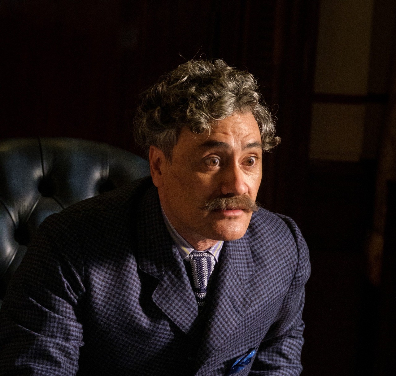 タイカ・ワイティティが登場!『ルイス・ウェイン 生涯愛した妻とネコ』ベネディクト・カンバーバッチとの共演シーン映像解禁