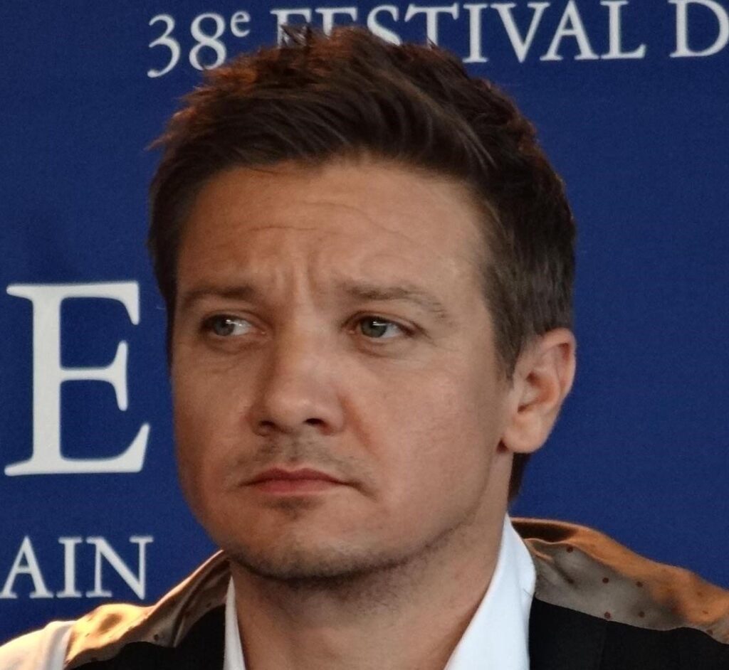 除雪作業中の事故で重傷のジェレミー・レナー、手術を終え集中治療室へ