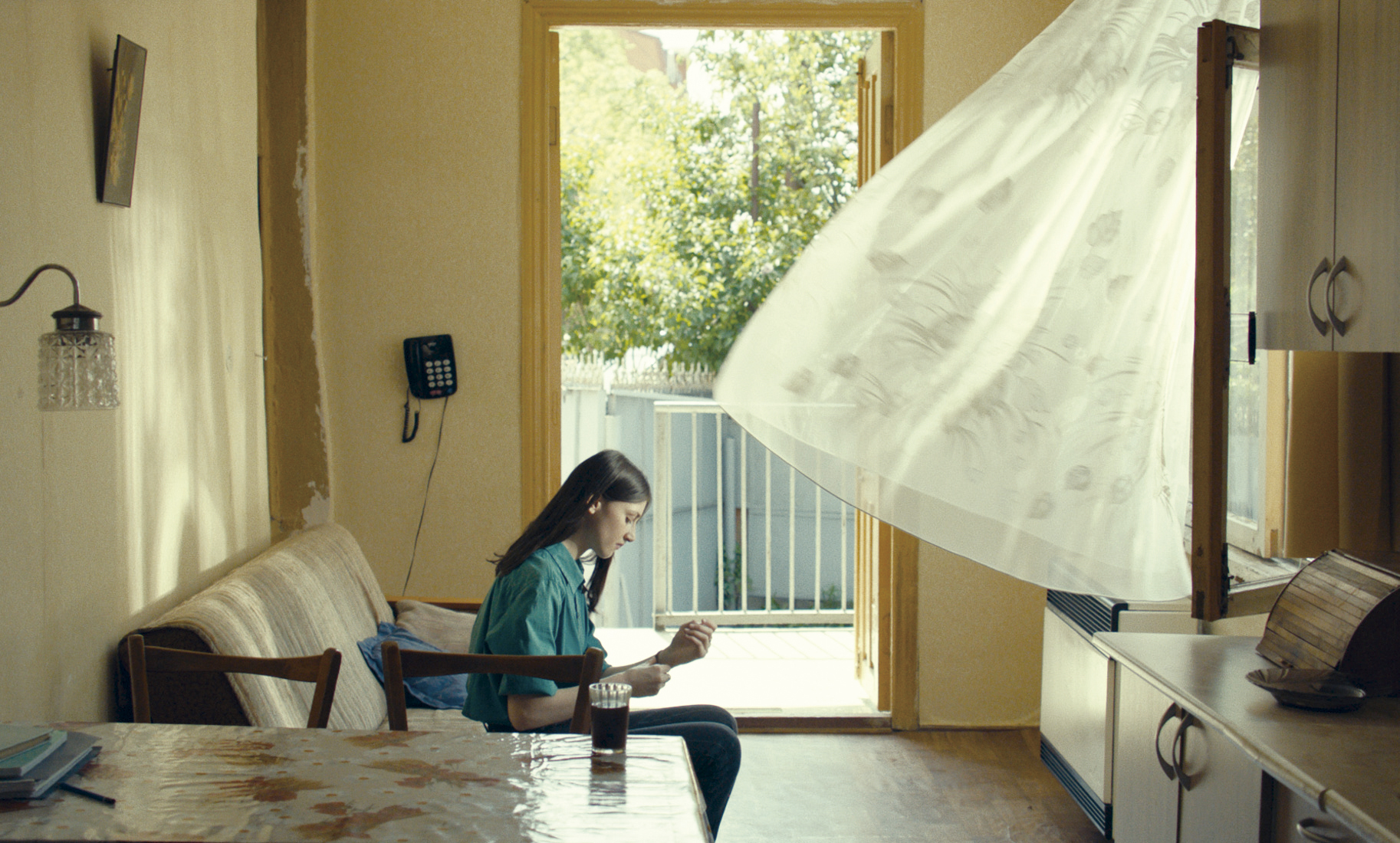 呪いによって外見が変わってしまった2人の恋の行方は?『ジョージア、⽩い橋のカフェで逢いましょう』4⽉7日公開決定 ティザーポスター解禁