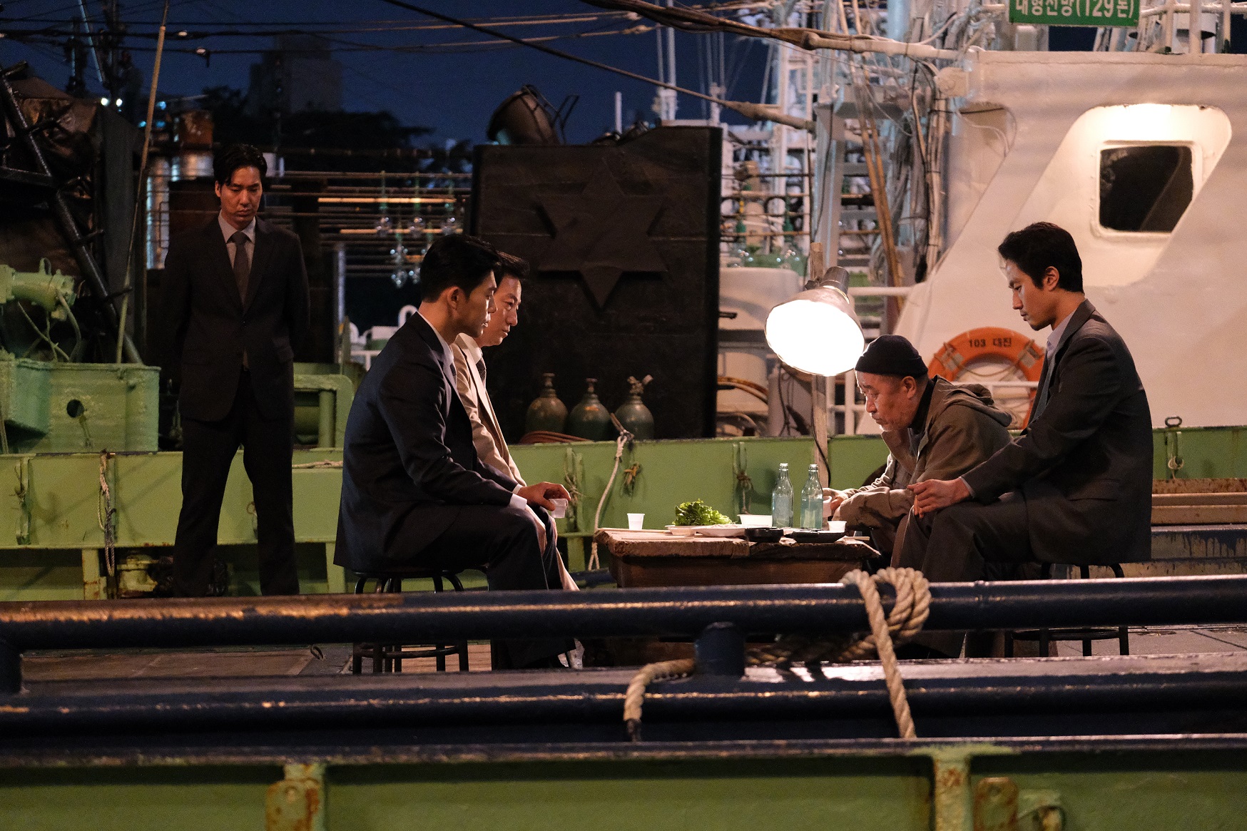 裏社会の極道たちの話し合いの場が一転、命を奪い合う地獄絵図に!『野獣の血』壮絶な本編映像解禁