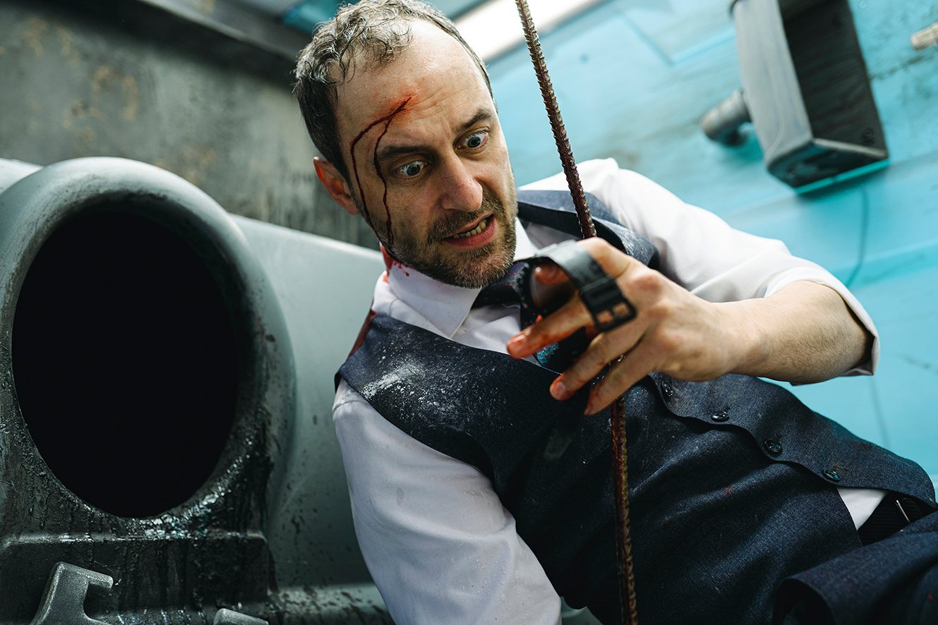 爆発まで34分、トイレから出られなくなった男の運命は⁉ 新感覚スリラー『ホーリー・トイレット』予告編解禁