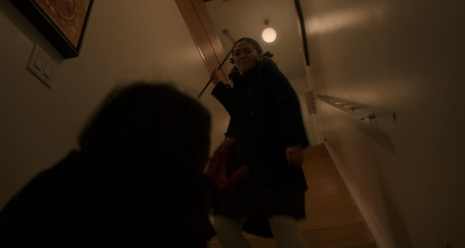 世界中を戦慄させた“恐怖のサイコパス少女”はどのように生まれたのか？『エスター ファースト・キル』エスター誕生の瞬間を捉えた本編映像解禁