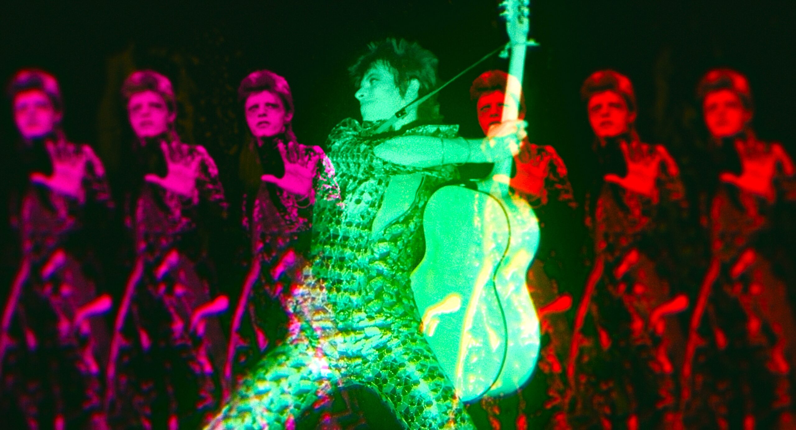 大ヒット曲「レッツ・ダンス」で踊るデヴィッド・ボウイにファン大熱狂!『デヴィッド・ボウイ ムーンエイジ・デイドリーム』本編映像解禁