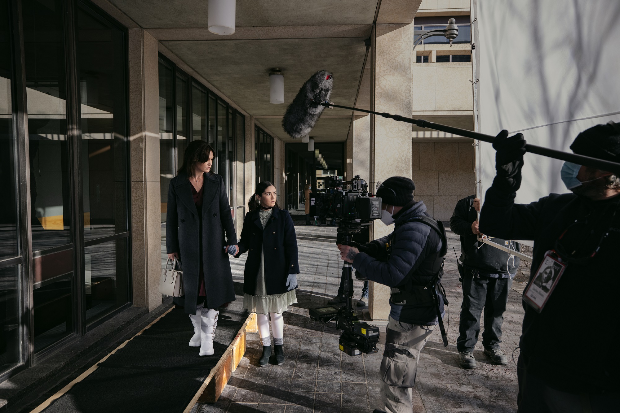 撮影時23歳のイザベル・ファーマンが少女エスターを演じた驚きの撮影トリックとは?『エスター ファースト・キル』メイキング映像解禁