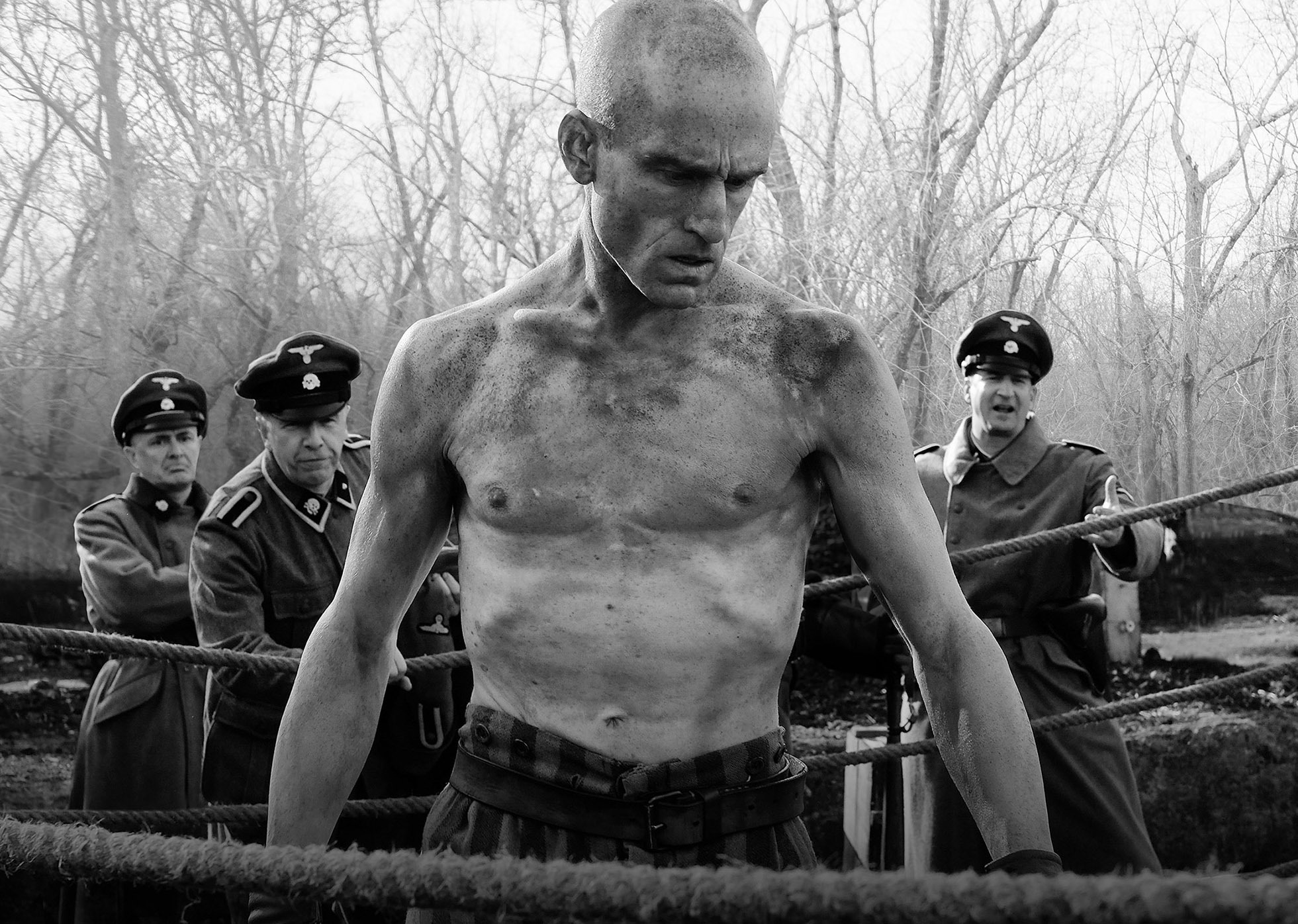 ナチス収容所から命懸けで生還した男の想像を絶する衝撃の実話『The Survivor』が『アウシュヴィッツの生還者』の邦題で8月11日公開決定