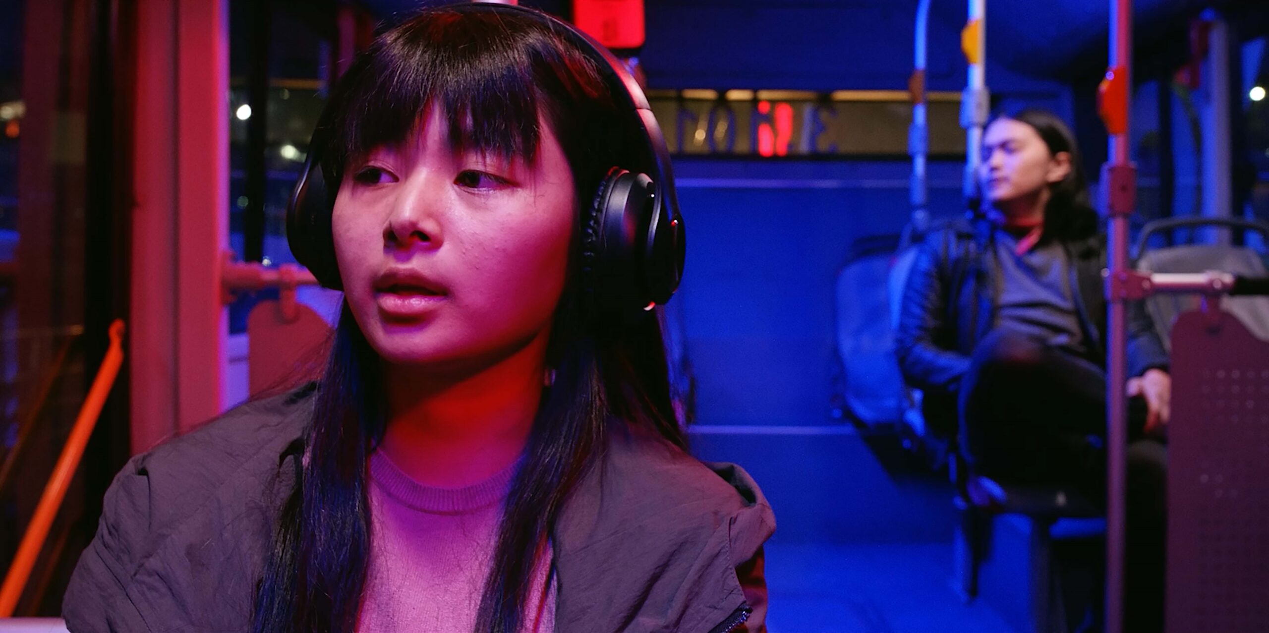 『セールス・ガールの考現学』音楽担当&出演の人気シンガーソングライター「Magnolian」登場シーン映像解禁 日本独自のベスト盤発売決定