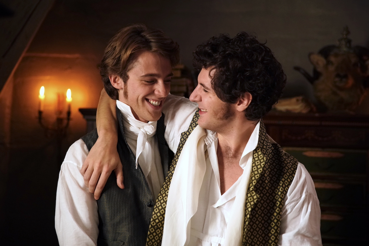 「フェイクニュース」「ステマ」は200年前にもあった? ヴァンサン・ラコスト演じる記者がメディアの現実を明かす『幻滅』本編映像解禁