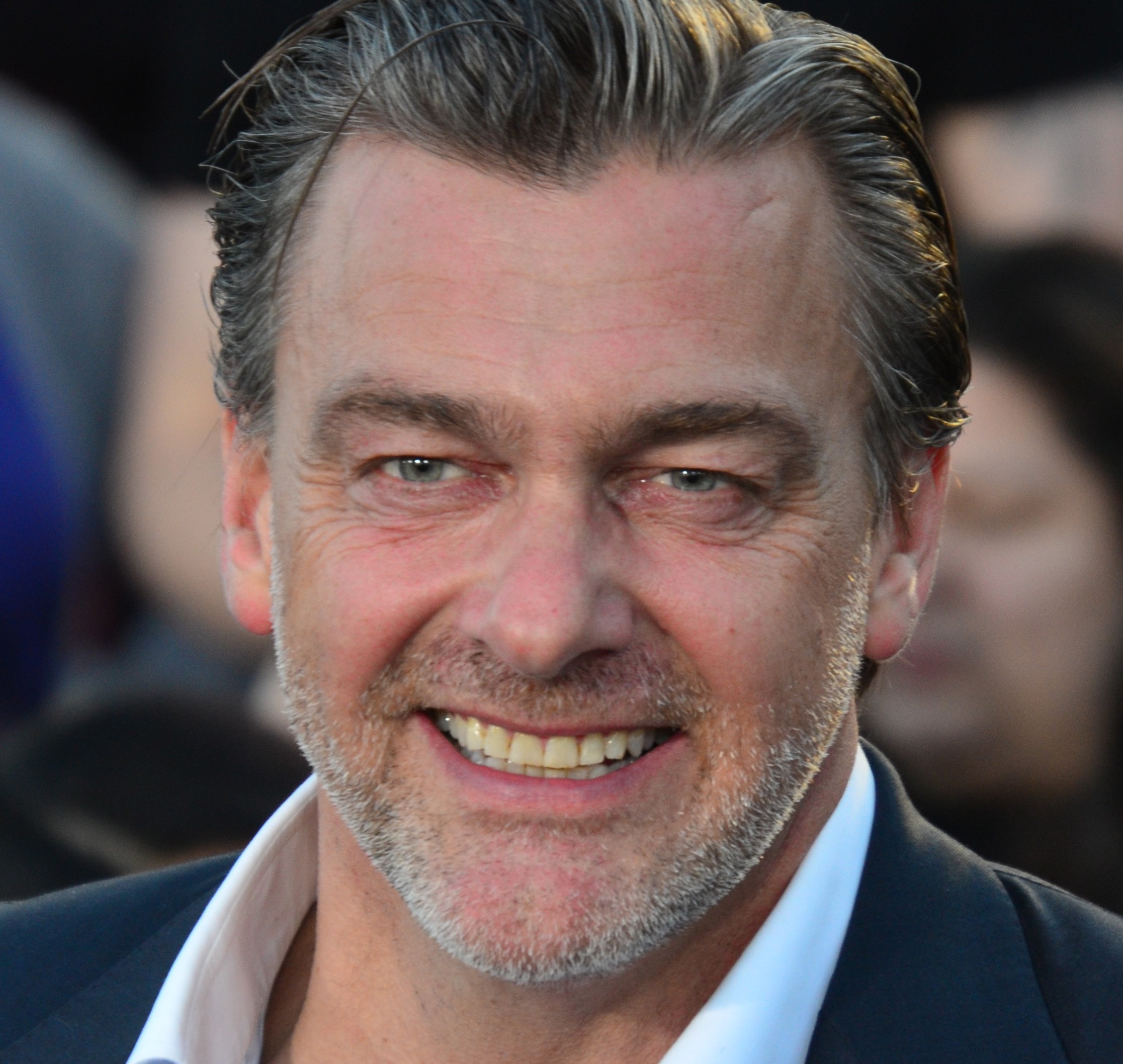 『マイティ・ソー』シリーズ、『RRR』などの個性派俳優レイ・スティーヴンソンが急死 58歳