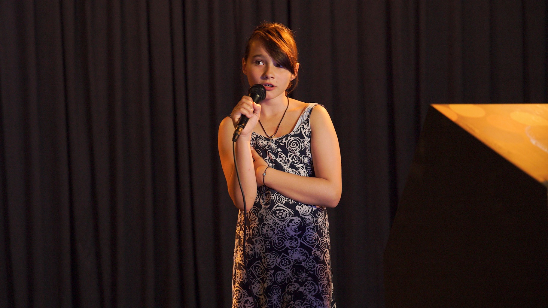 クイーン＆デヴィッド・ボウイの「アンダー・プレッシャー」が重要な一曲に　『aftersun／アフターサン』監督が明かす楽曲起用秘話