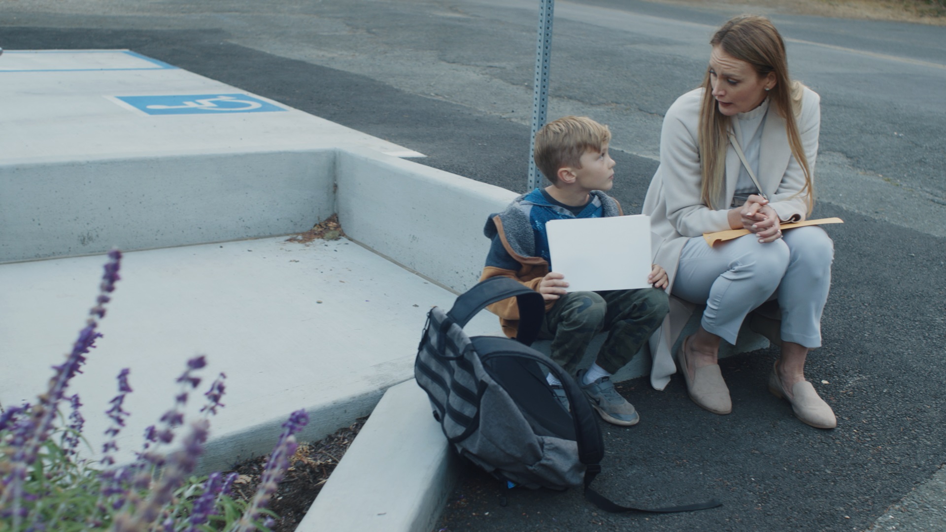 ブラムハウスが放つ衝撃作『ソフト／クワイエット』冒頭2分間の本編映像解禁　先生と園児の会話の不穏さと違和感