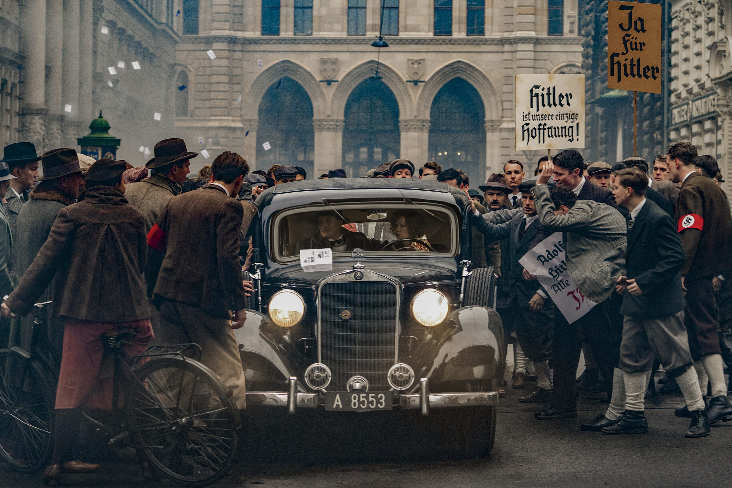 ナチスがオーストリアに進駐する直前のウィーン市街の様子を克明に再現『ナチスに仕掛けたチェスゲーム』衝撃の本編映像解禁