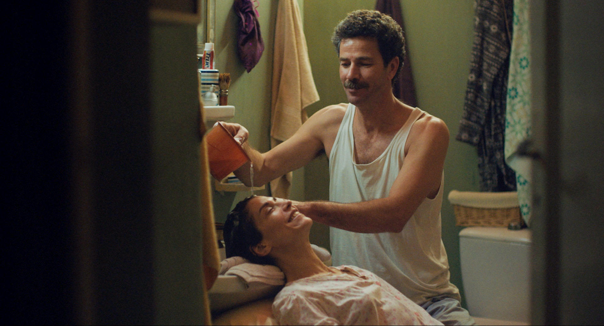 伝統衣装の仕立屋を営む夫婦の愛の物語『青いカフタンの仕立て屋』新ビジュアル&新場面写真が解禁 モロッコ刺繍の第一人者がカフタンを解説