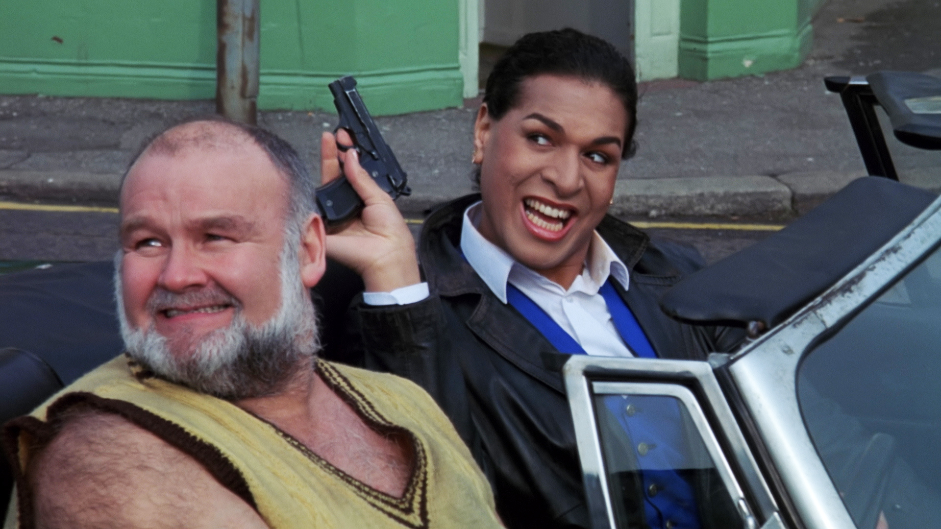 モーターヘッドの演奏シーンやポール・マッカートニーが演技している姿も！　世紀の怪作『金持を喰いちぎれ』日本版予告編が完成