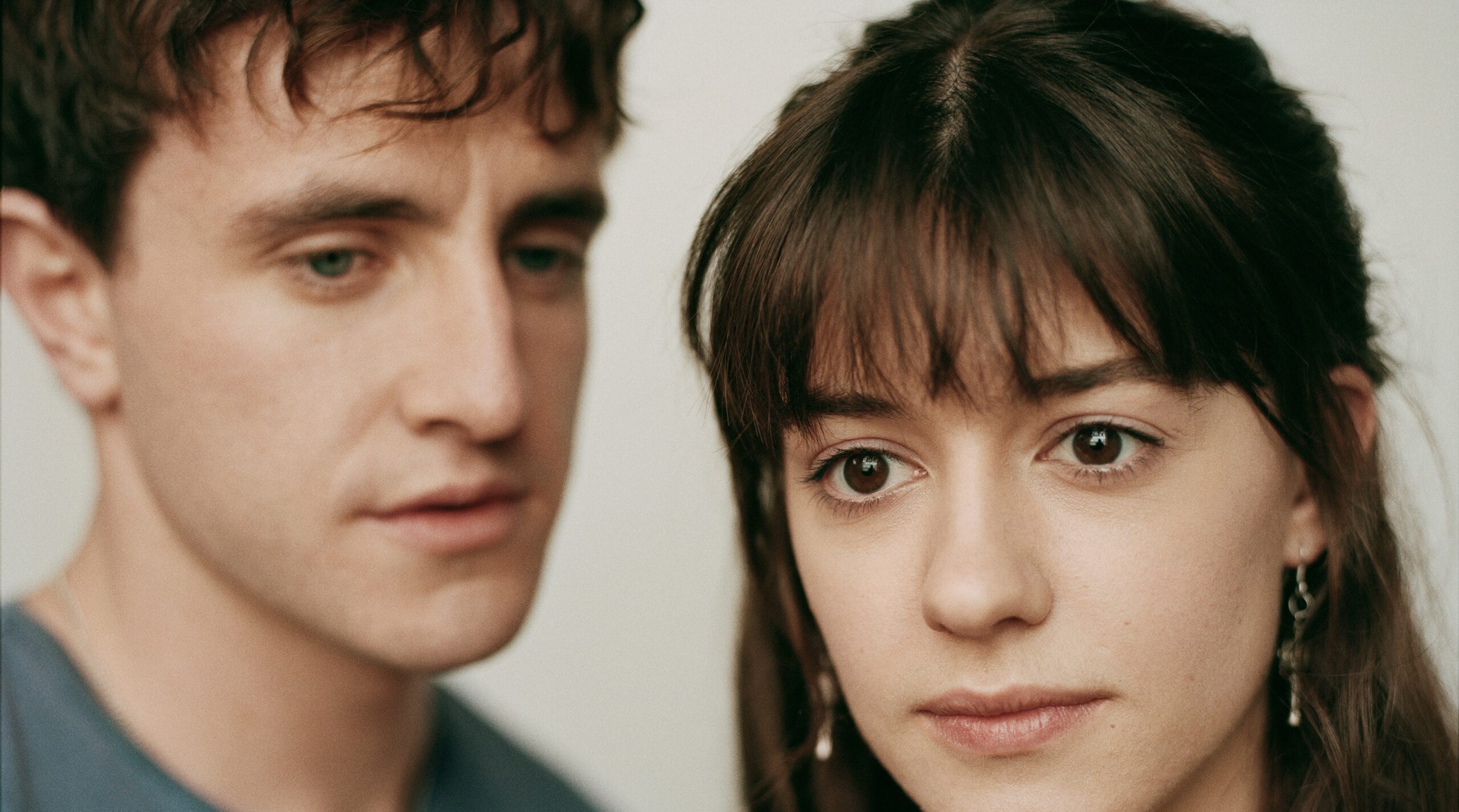 ポール・メスカル主演、思春期に出会った男女の恋の変遷を描く恋愛ドラマ『ノーマル・ピープル』字幕・吹替版全話配信開始&予告編解禁