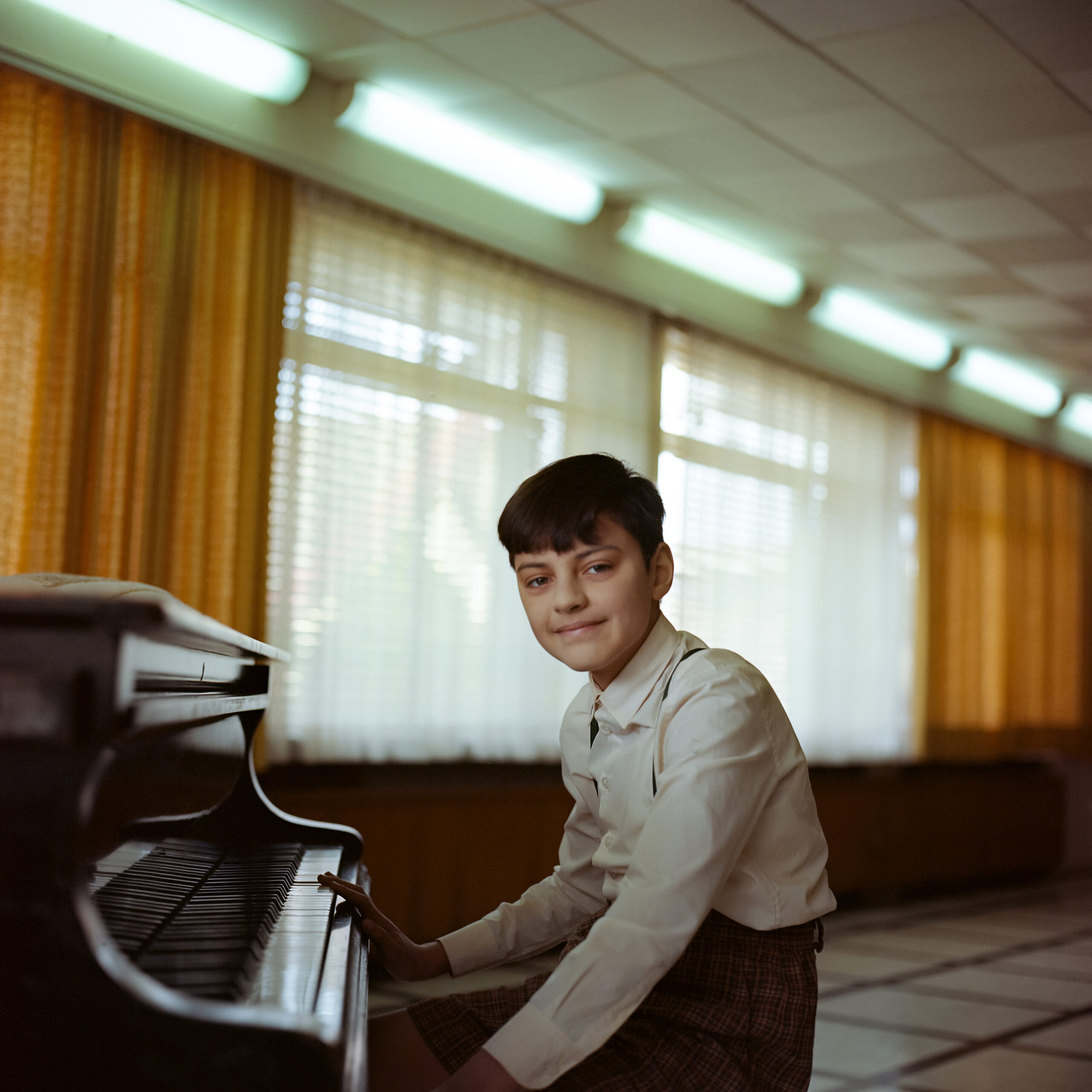 観光地として現存しているナチス残党による拷問施設「コロニア・ディグニダ」で撮影『コロニアの子供たち』メイキング画像解禁