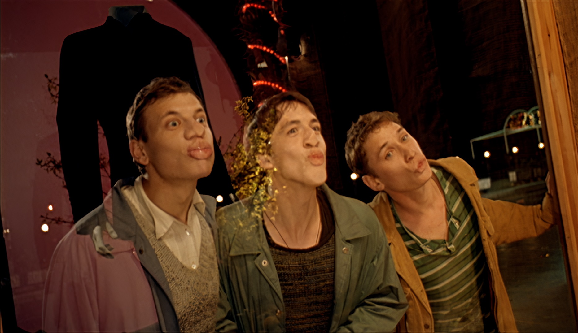 GUCCIのスーツに魅了された少年3人を描く幻の名作『スーツ』が特集上映「再発見!フドイナザーロフ ゆかいで切ない夢の旅」で緊急追加上映