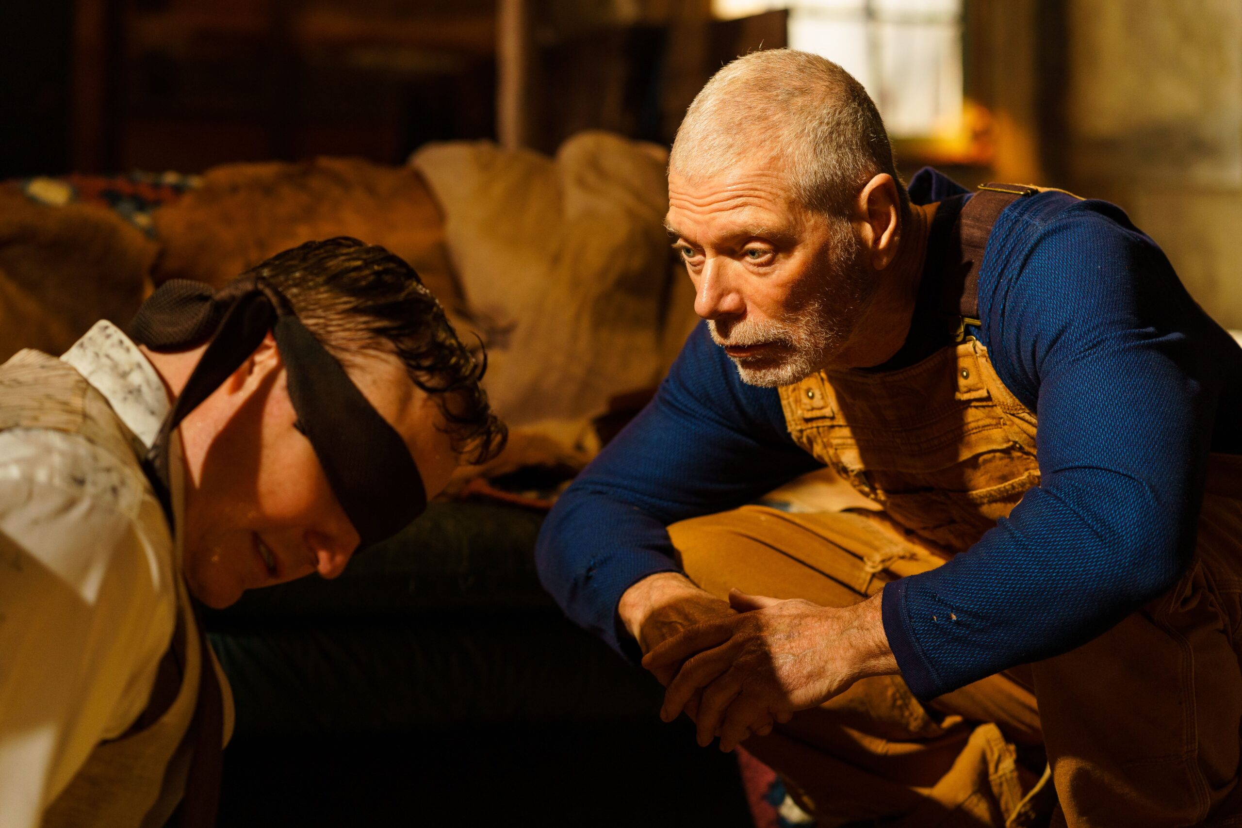 『ドント・ブリーズ』のスティーヴン・ラングが再び“狂気の老人”を怪演! サイコスリラー『オールドマン』7月17日公開&予告編解禁