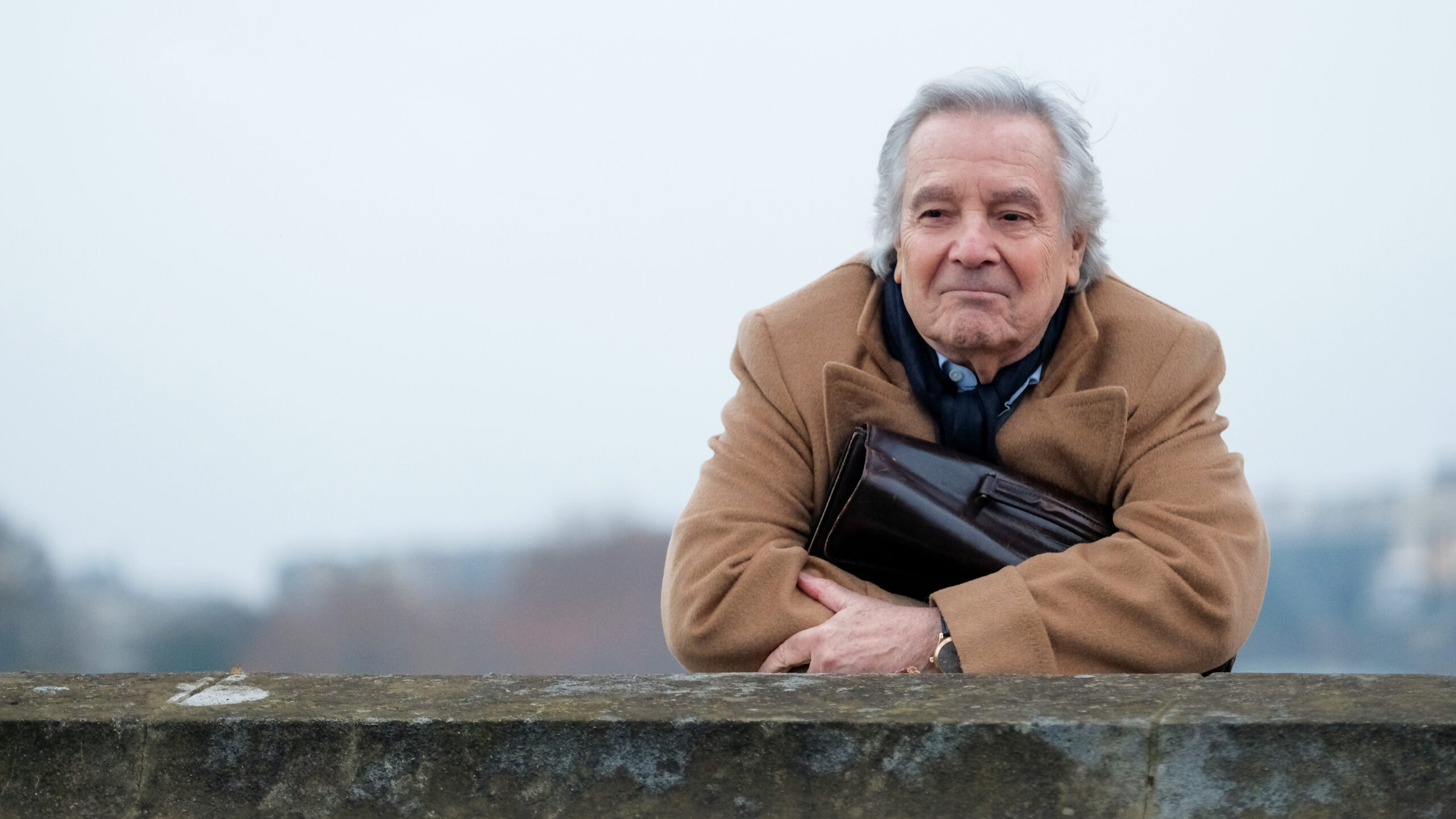 “指揮者（マエストロ）親⼦”の対照的な⼀⾯が⾒える『ふたりのマエストロ』本編映像解禁