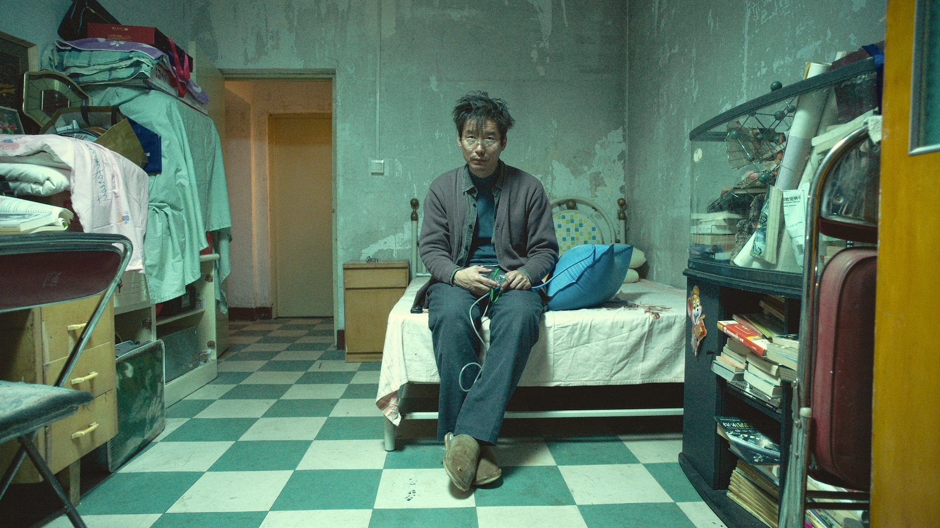 廃刊⼨前のUFO雑誌編集⻑が起死回生の宇宙人調査の旅へ『宇宙探索編集部』10月13日公開決定　月刊「ムー」とのコラボも決定