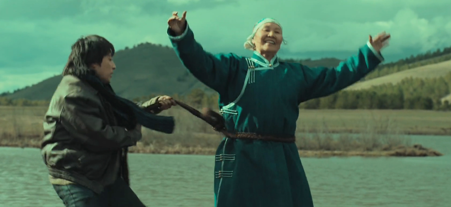 認知症の母とミュージシャンの息子の“思い出の木を探す旅”を描く『草原に抱かれて』9月23日公開決定&ポスタービジュアル解禁