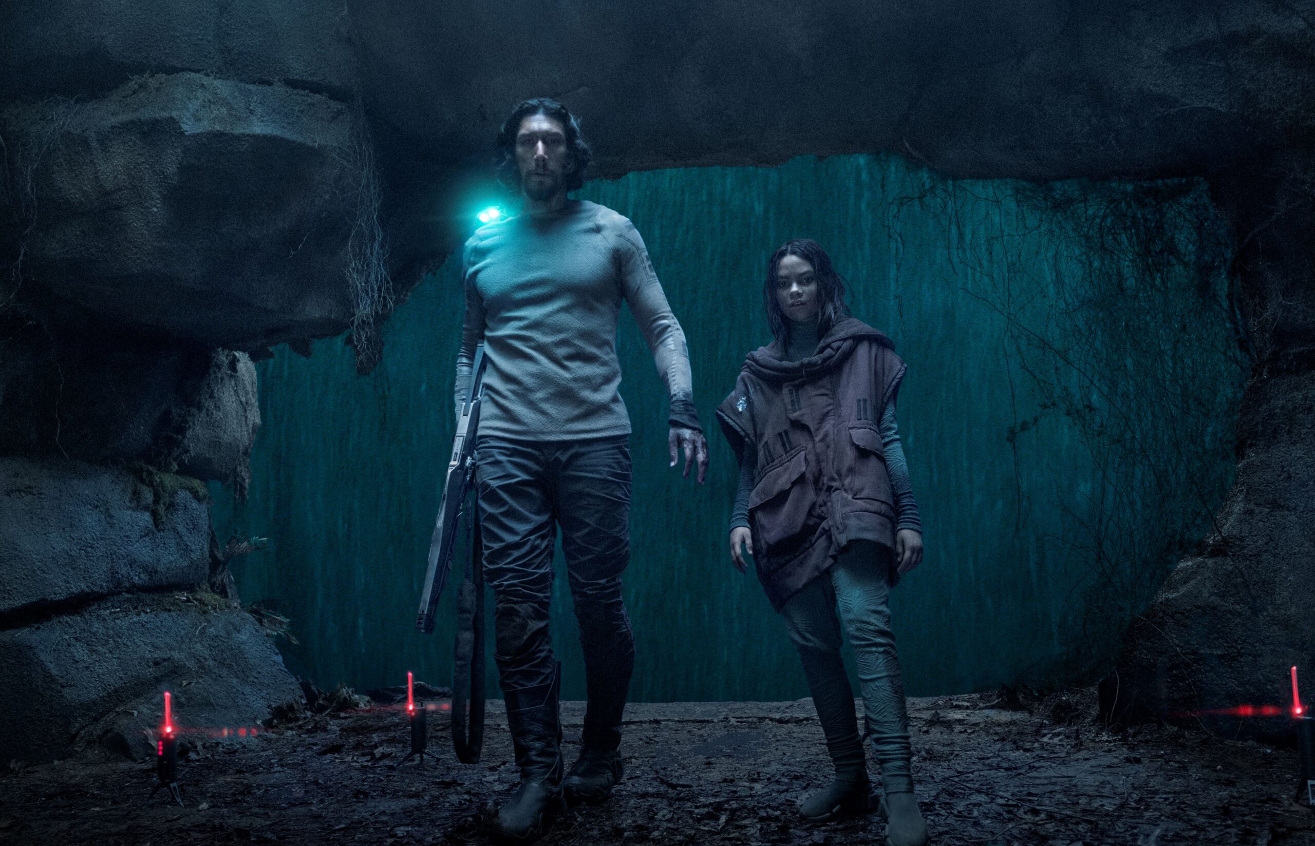 不時着した惑星は恐竜が支配する6500万年前の地球！　アダム・ドライバー主演『65／シックスティ・ファイブ』デジタルプレミア配信スタート