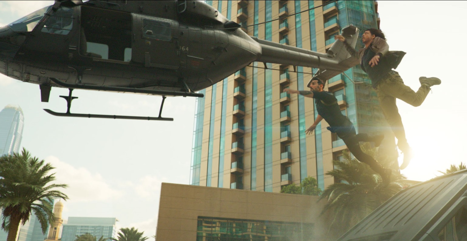 ドバイで撮影された驚愕のアクションシーンの裏側とは？　シャー・ルク・カーン主演『PATHAAN／パターン』メイキング映像解禁