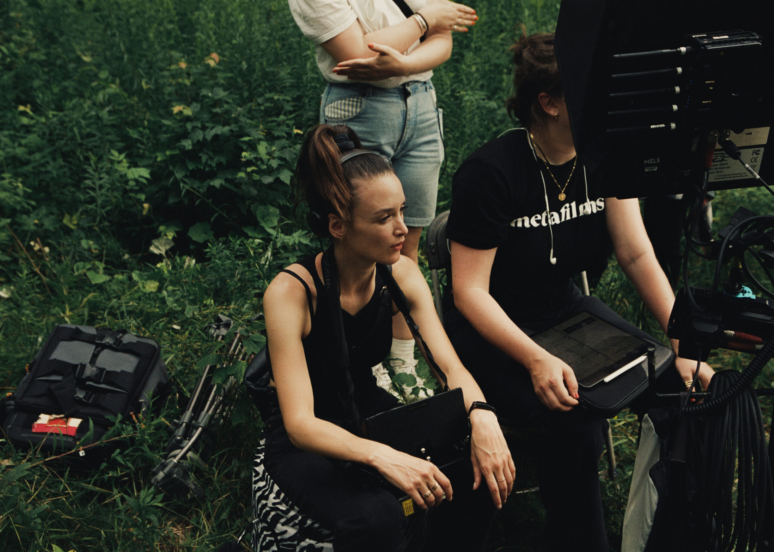 青春映画『ファルコン・レイク』で鮮烈な長編監督デビュー! 注目の新鋭シャルロット・ル・ボンの奮闘を収めたメイキング映像解禁