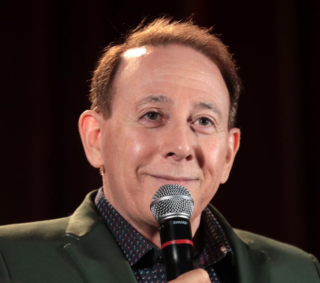 人気キャラクター“ピーウィー・ハーマン”として知られる米コメディアン、ポール・ルーベンスが70歳で死去