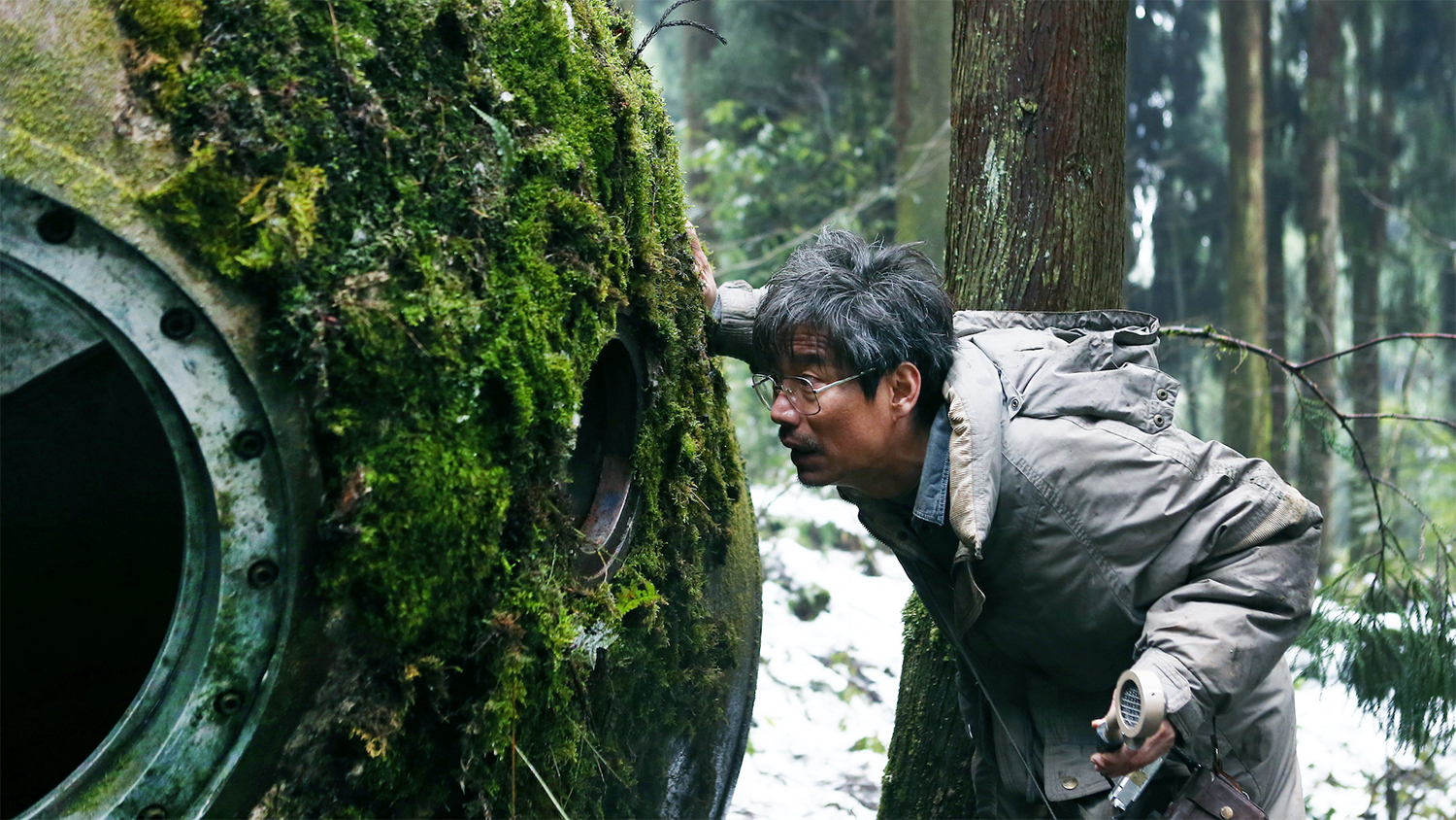 廃刊⼨前のUFO雑誌編集長が宇宙服でロバと大冒険!?『宇宙探索編集部』物語のヒントが詰まった新ポスタービジュアル&場面写真が解禁