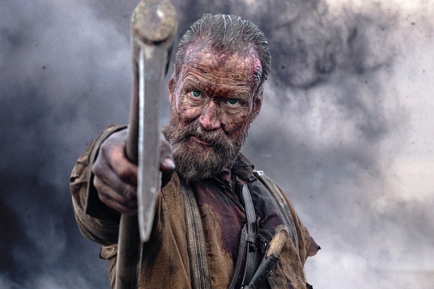 ツルハシ一本でナチス兵へ死刑宣告!“絶対に死なない老兵”の痛快バトルを描く『SISU/シス 不死身の男』場面写真一挙解禁