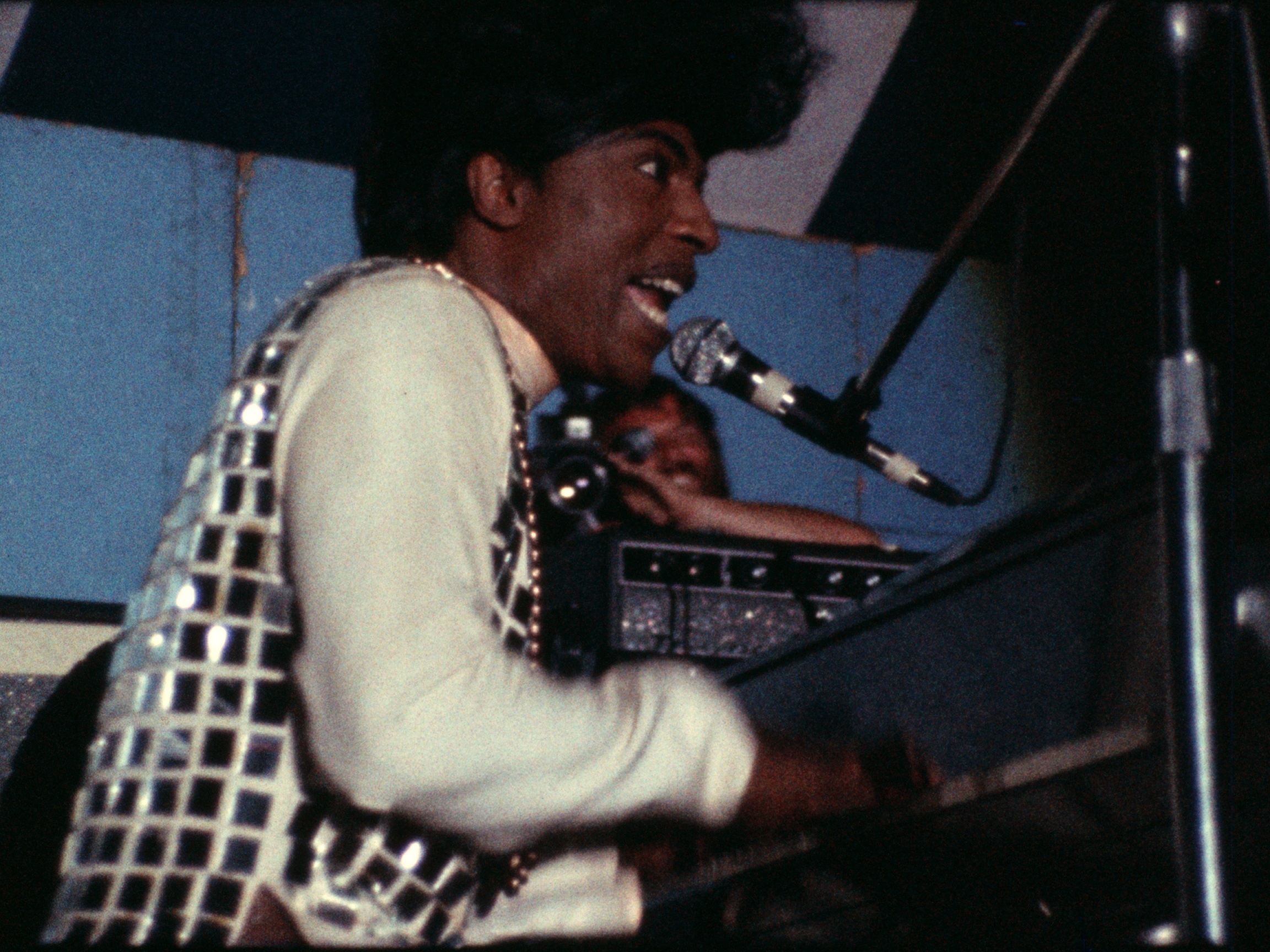 『リバイバル69 ~伝説のロックフェス~』で披露されている楽曲は? ロックの歴史を一度に味わえるヒット曲のオンパレード