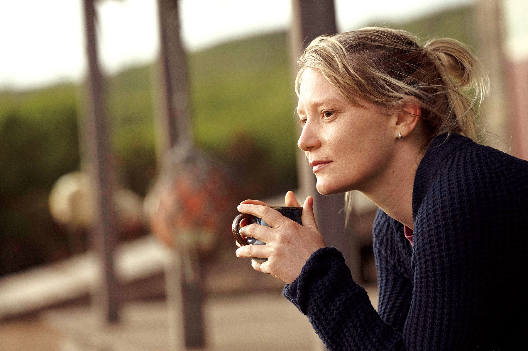 ミア・ワシコウスカ主演の感動作『ブルーバック あの海を見ていた』日本版予告編解禁　巨大な青い魚“ブルーバック”にも注目