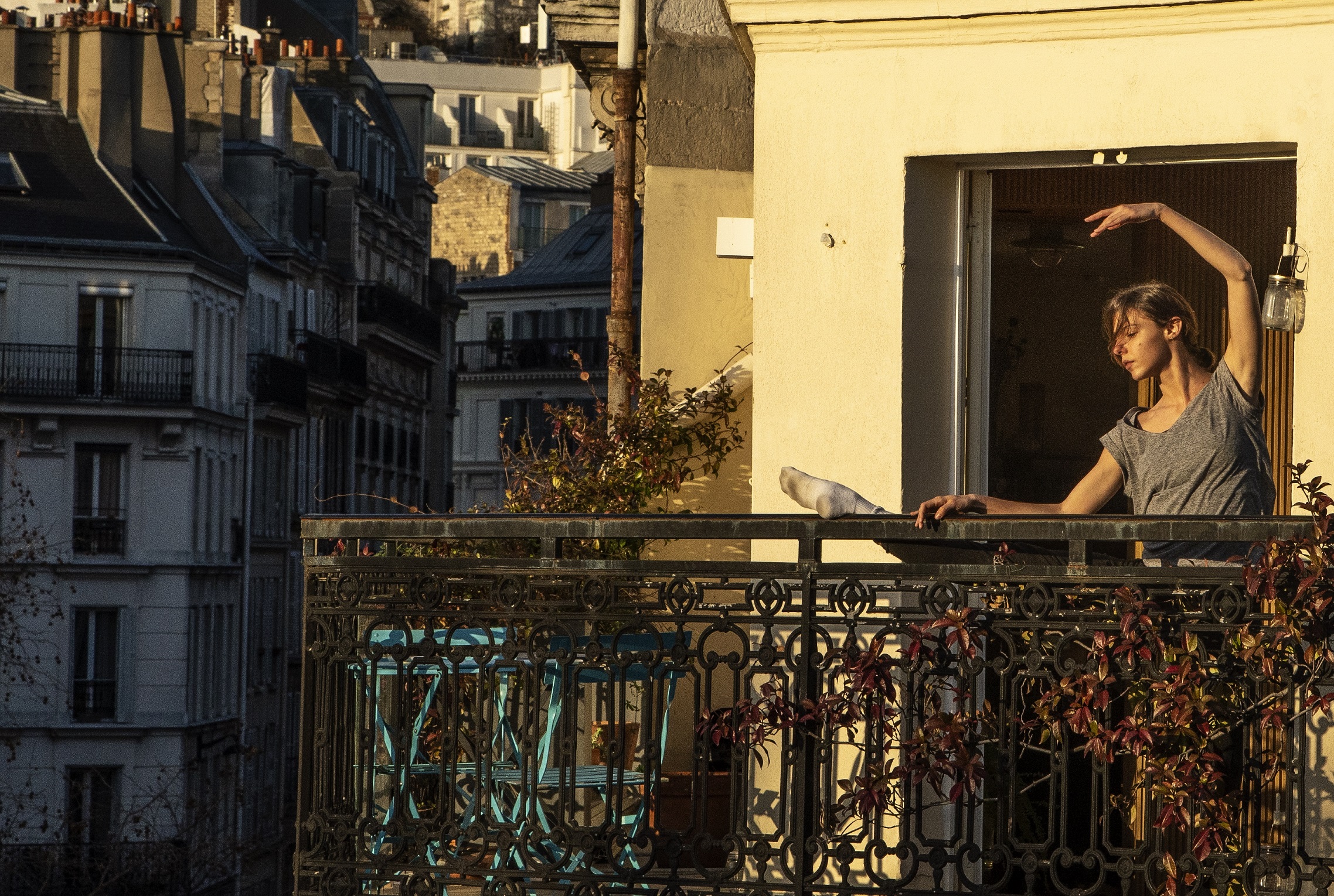 アップルCMにも出演のメディ・バキが本人役で登場！『ダンサー イン Paris』コンテンポラリーダンスとブレイキンを融合した超絶ダンス映像解禁