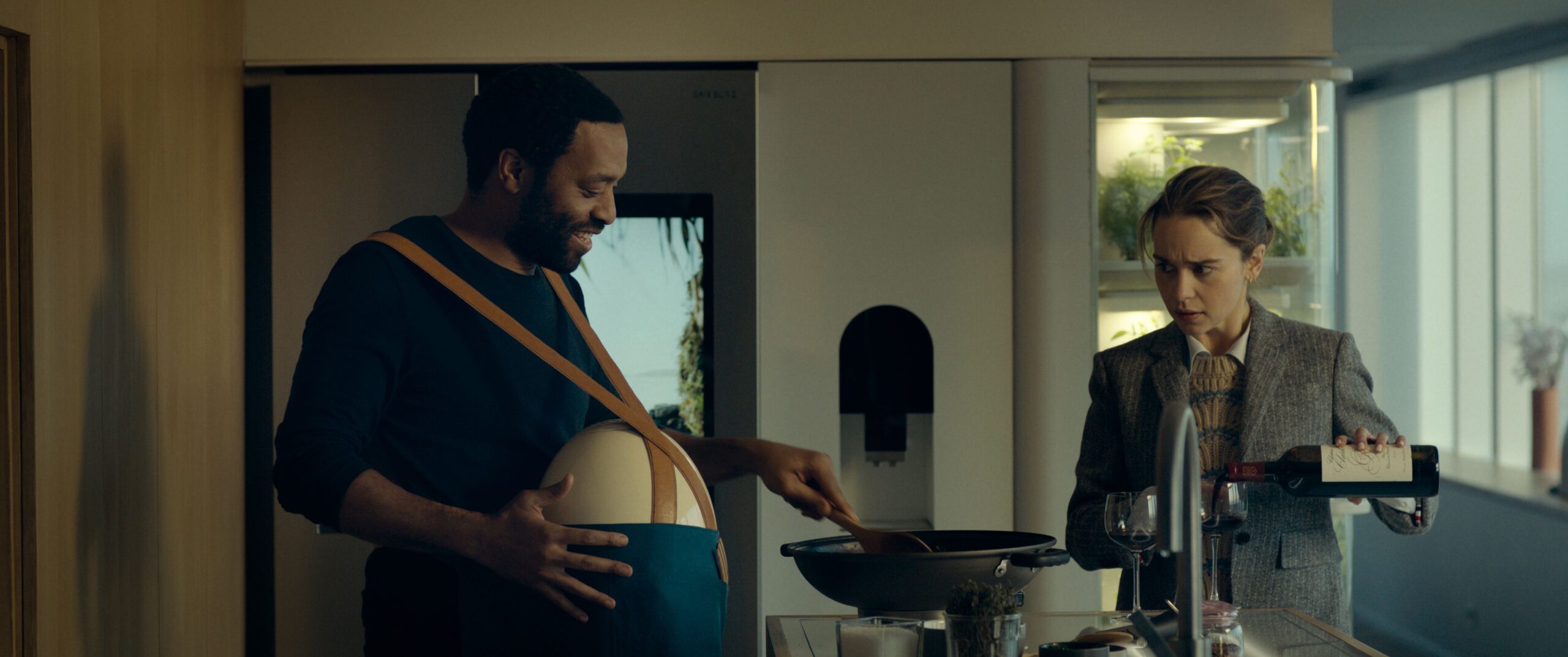 “ポッド”で赤ちゃんを育てるカップルの「新時代の育児」を描くSFラブコメディ『ポッド・ジェネレーション』予告編解禁