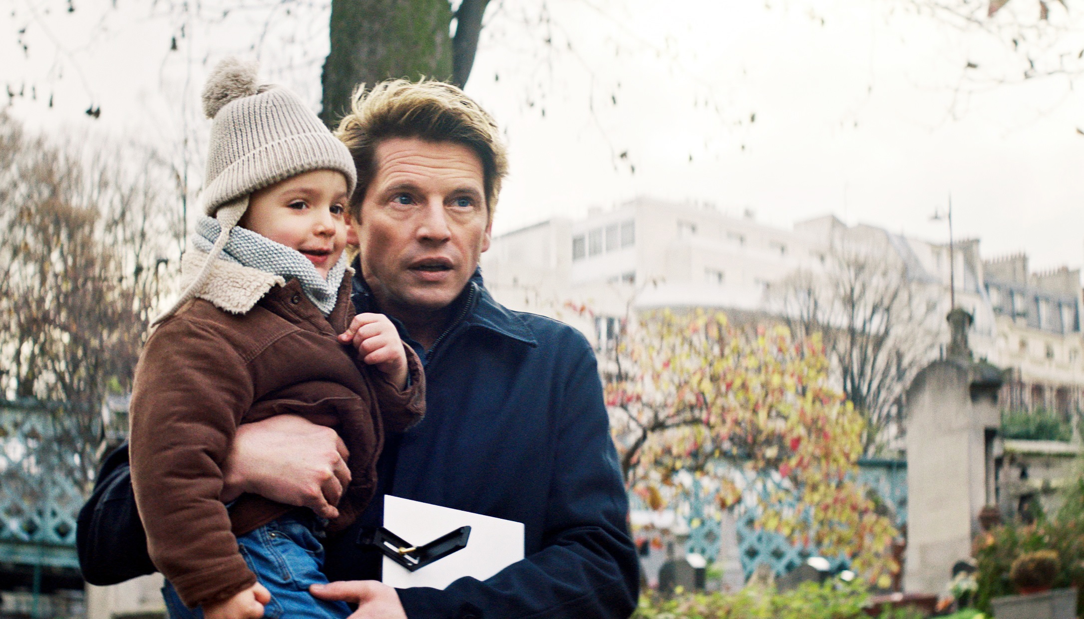 テロリストによって最愛の人を奪われた父子の「日常」に心揺さぶられる『ぼくは君たちを憎まないことにした』場面写真一挙解禁