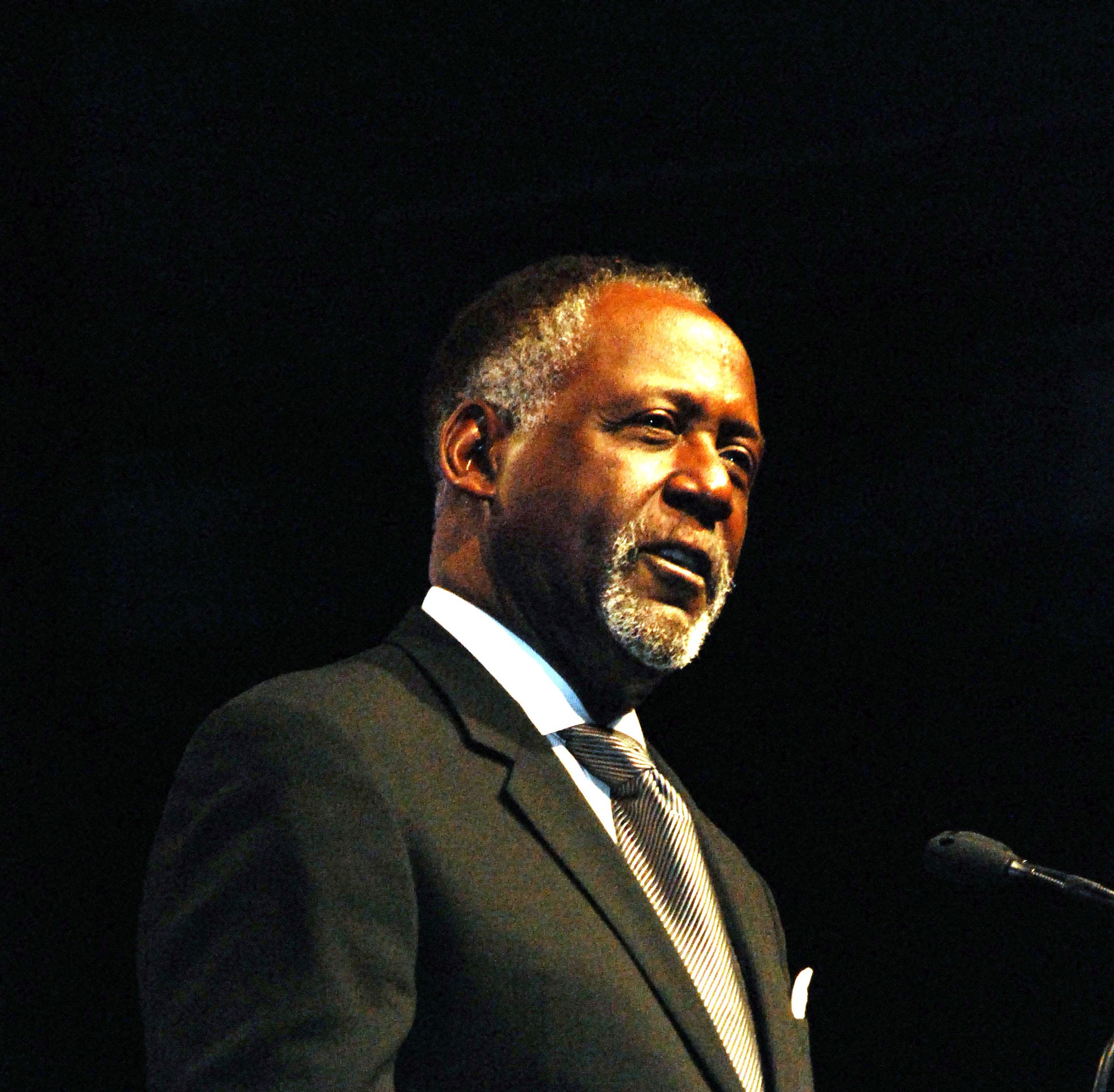 「黒いジャガー」シリーズのシャフト役で一世を風靡したリチャード・ラウンドトゥリーががんのため81歳で死去