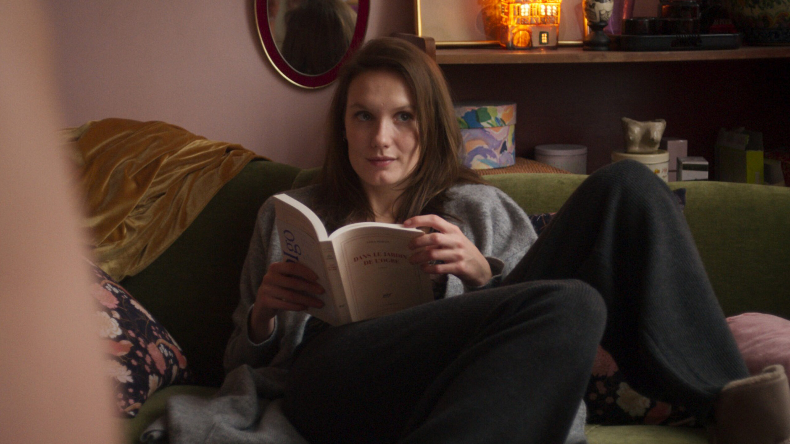 高級娼館に潜入した小説家の2年間を描く『ラ・メゾン 小説家と娼婦』主演アナ・ジラルドの官能的ショットなど場面写真6点が解禁