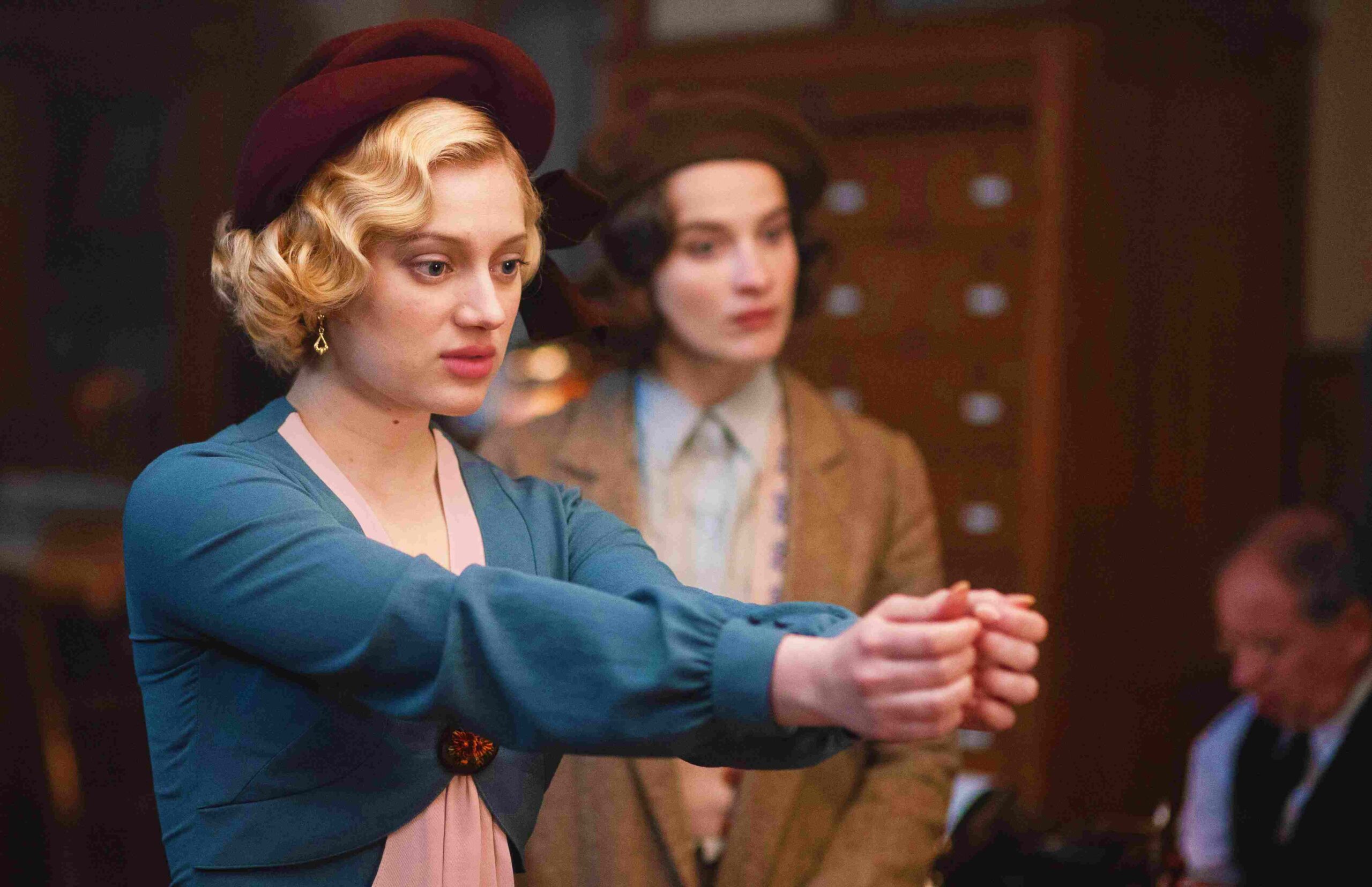 新人女優が判事の勝手な妄想で殺人事件の容疑者に!『私がやりました』ブラックユーモアあふれる尋問シーン解禁