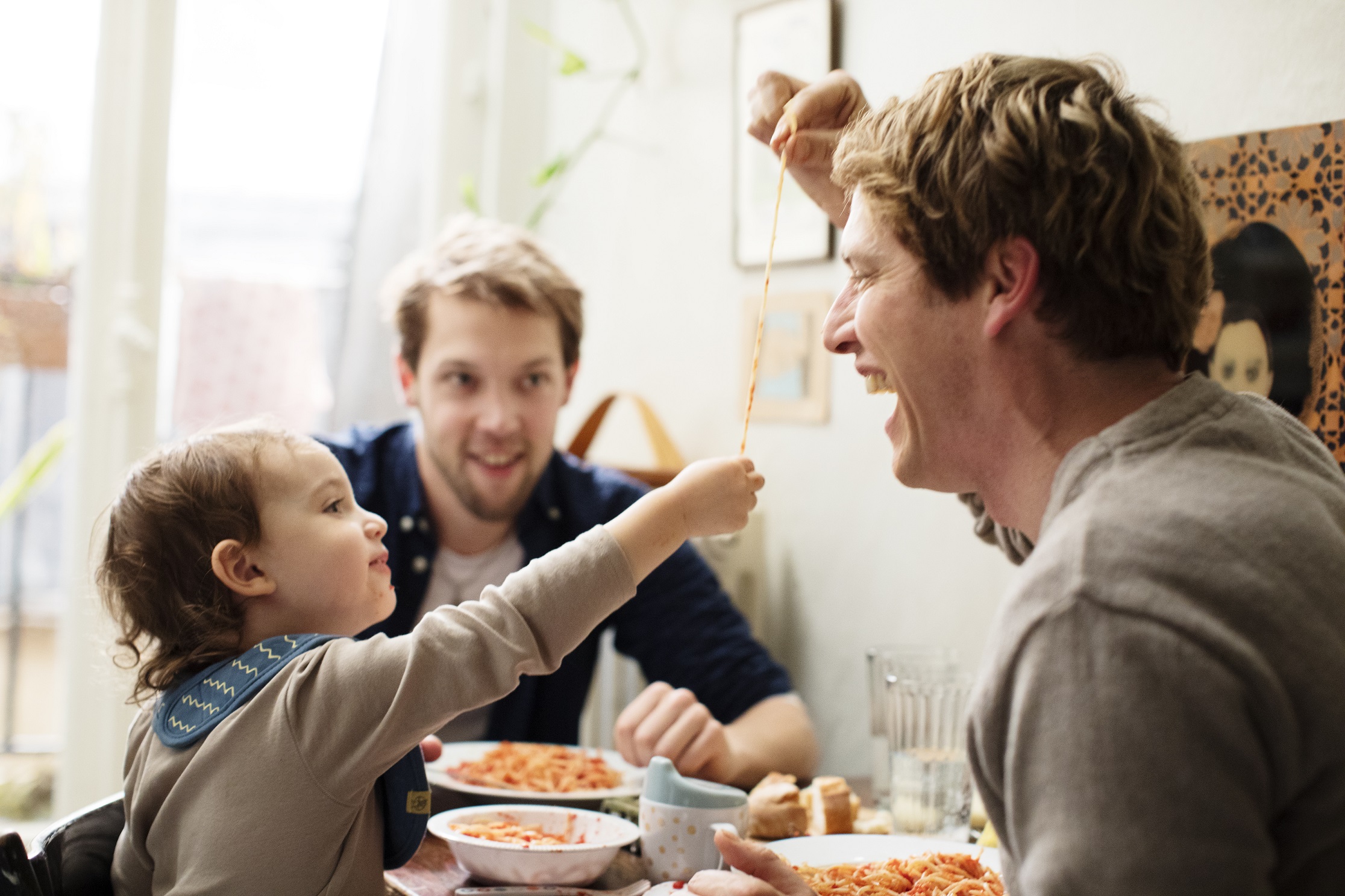 3歳児の名演に「とんでもない才能が現れた」と絶賛の嵐!『ぼくは君たちを憎まないことにした』天才子役ゾーエ・イオリオの場面写真解禁