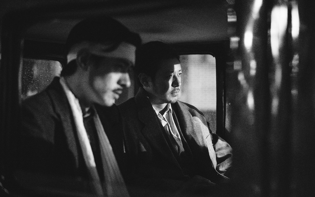 オダギリジョーと中島歩が銃撃戦に巻き込まれる!『サタデー・フィクション』本編映像解禁 豪華キャストからのメッセージ動画も到着