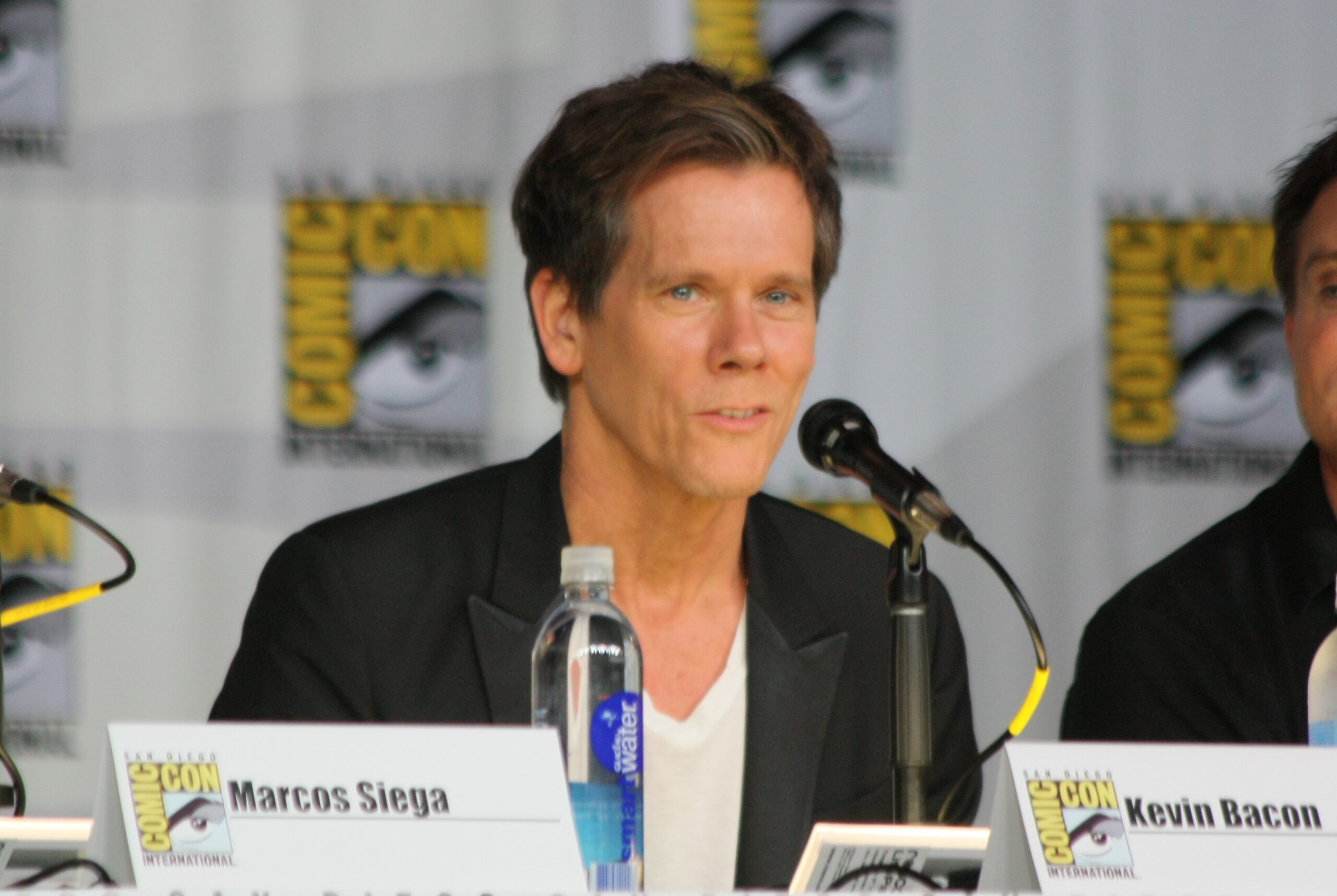 ケヴィン・ベーコン、俳優ストライキ終結を祝して『フットルース』を再現したダンス動画を投稿