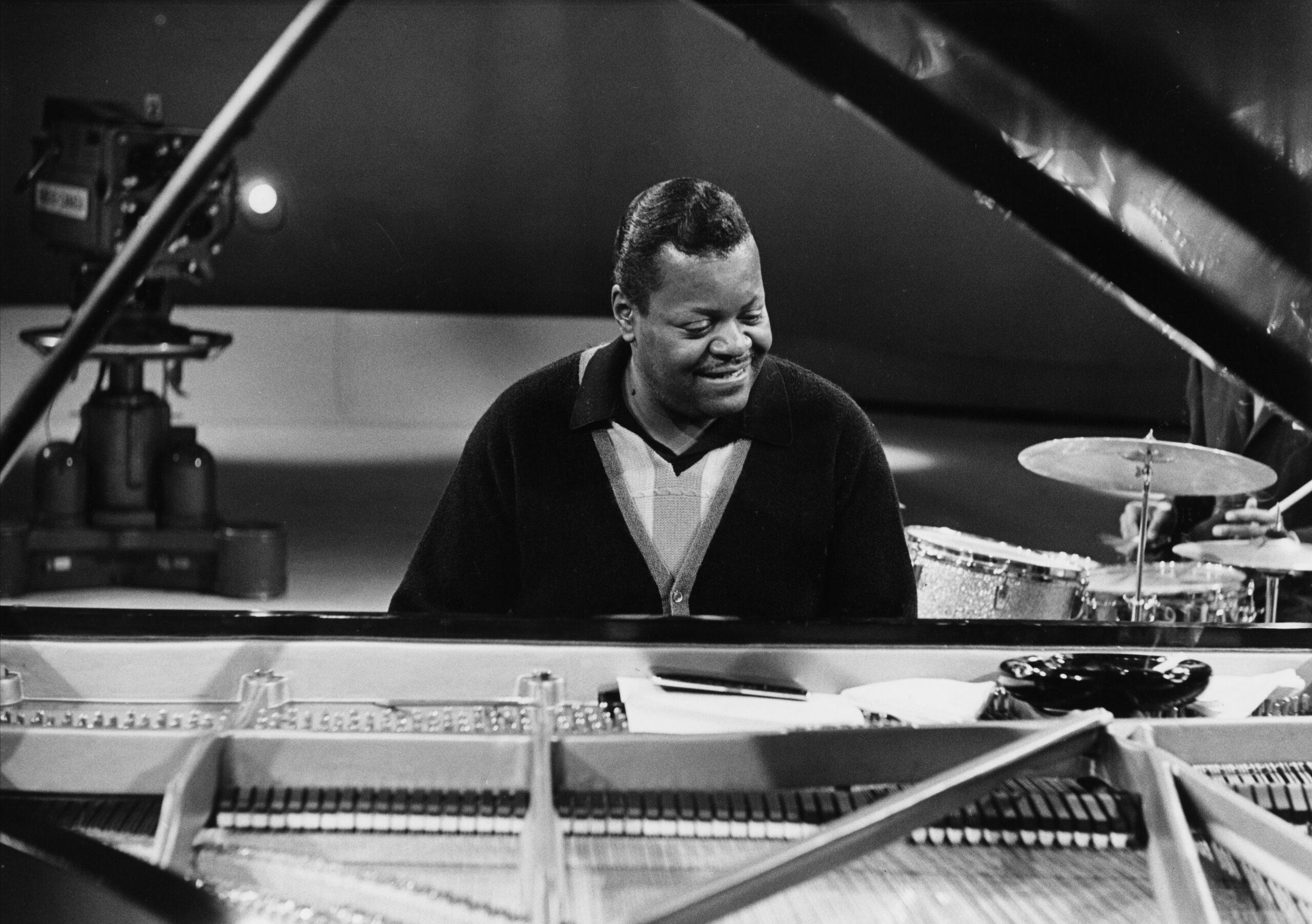 生誕100周年を迎える“鍵盤の皇帝”の光と陰に迫る『オスカー・ピーターソン』予告編解禁 ビリー・ジョエルらがその影響を語る