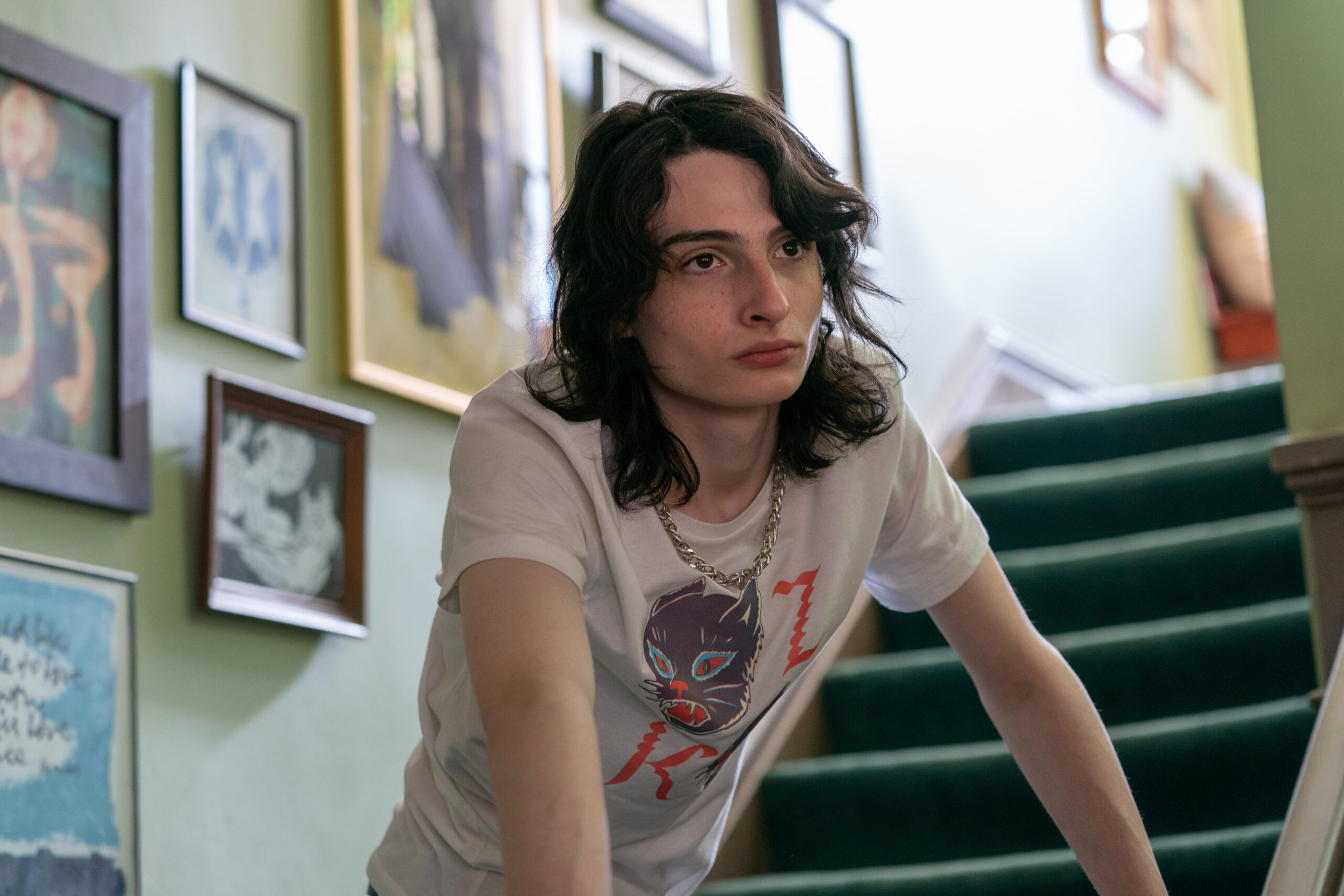 『僕らの世界が交わるまで』フィン・ウォルフハードの歌唱シーン映像解禁　ジェシー・アイゼンバーグ監督が語る音楽の役割