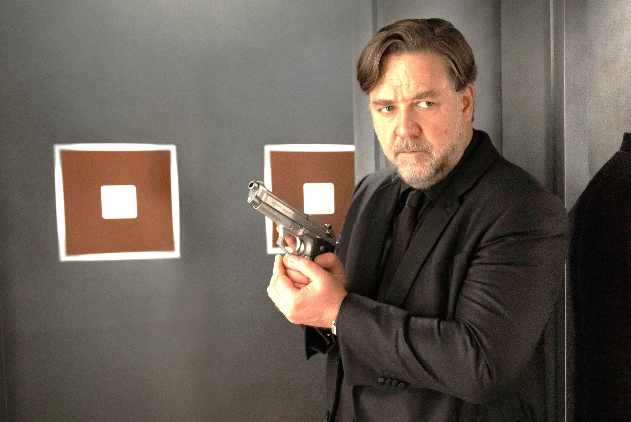 ラッセル・クロウ主演・監督、予測不能サスペンス・スリラー『ポーカー・フェイス/裏切りのカード』3月公開決定 予告編も完成