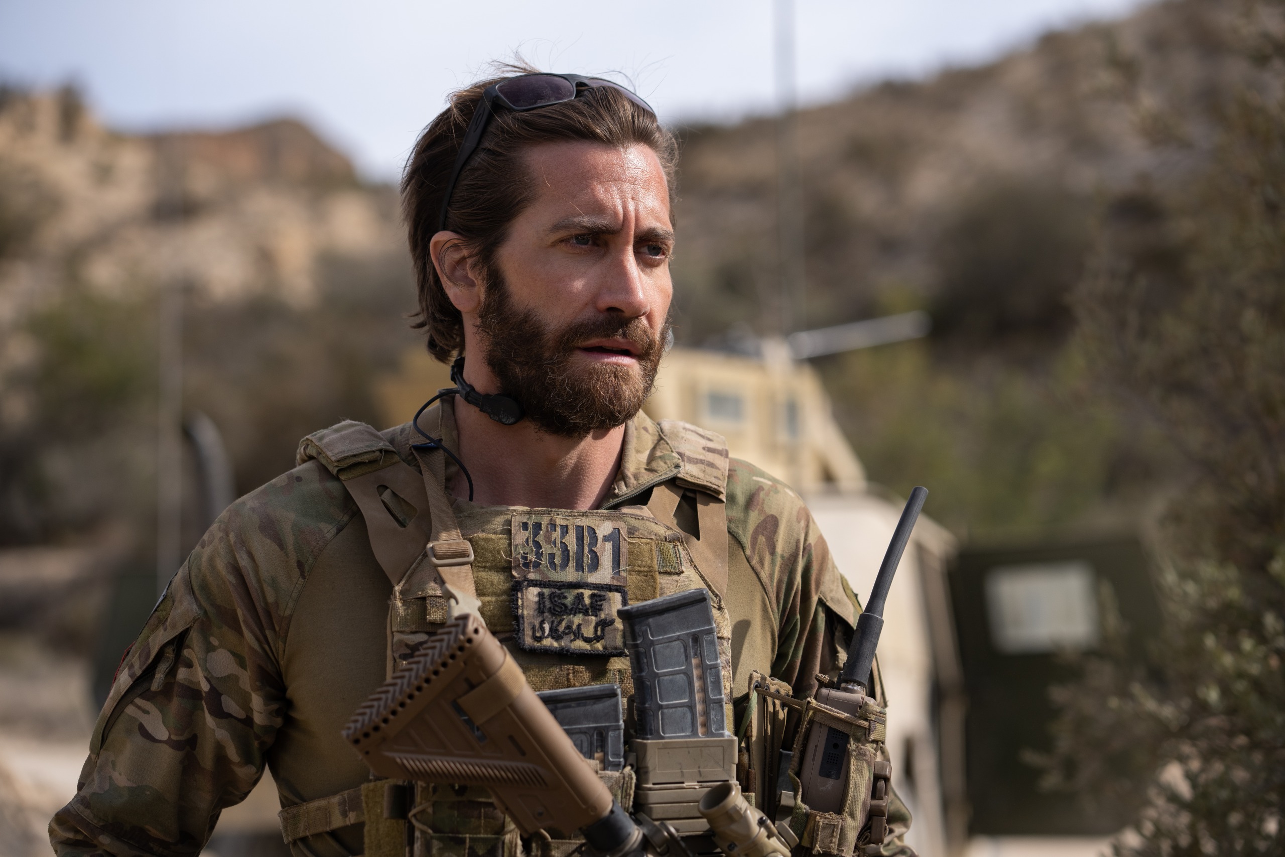 米軍曹長が運転手の怪しい行動から危険を察知！　緊迫の145秒に目が離せない『コヴェナント/約束の救出』冒頭映像解禁